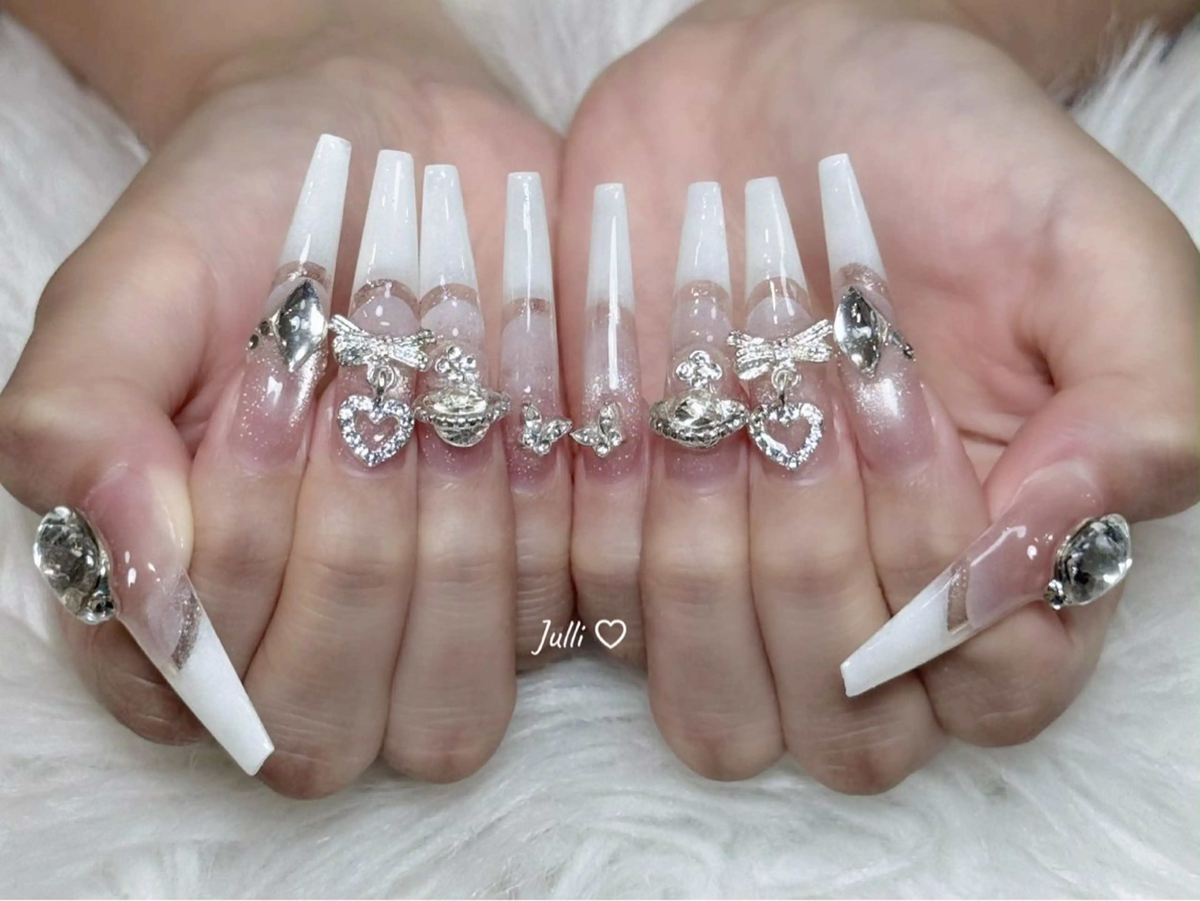 ネイル フレンチネイル ジェルネイル キラキラネイル 韓国ネイル マグネットネイル ハンドネイル Julli nail studio所属・Julli NailStudioのネイルデザイン