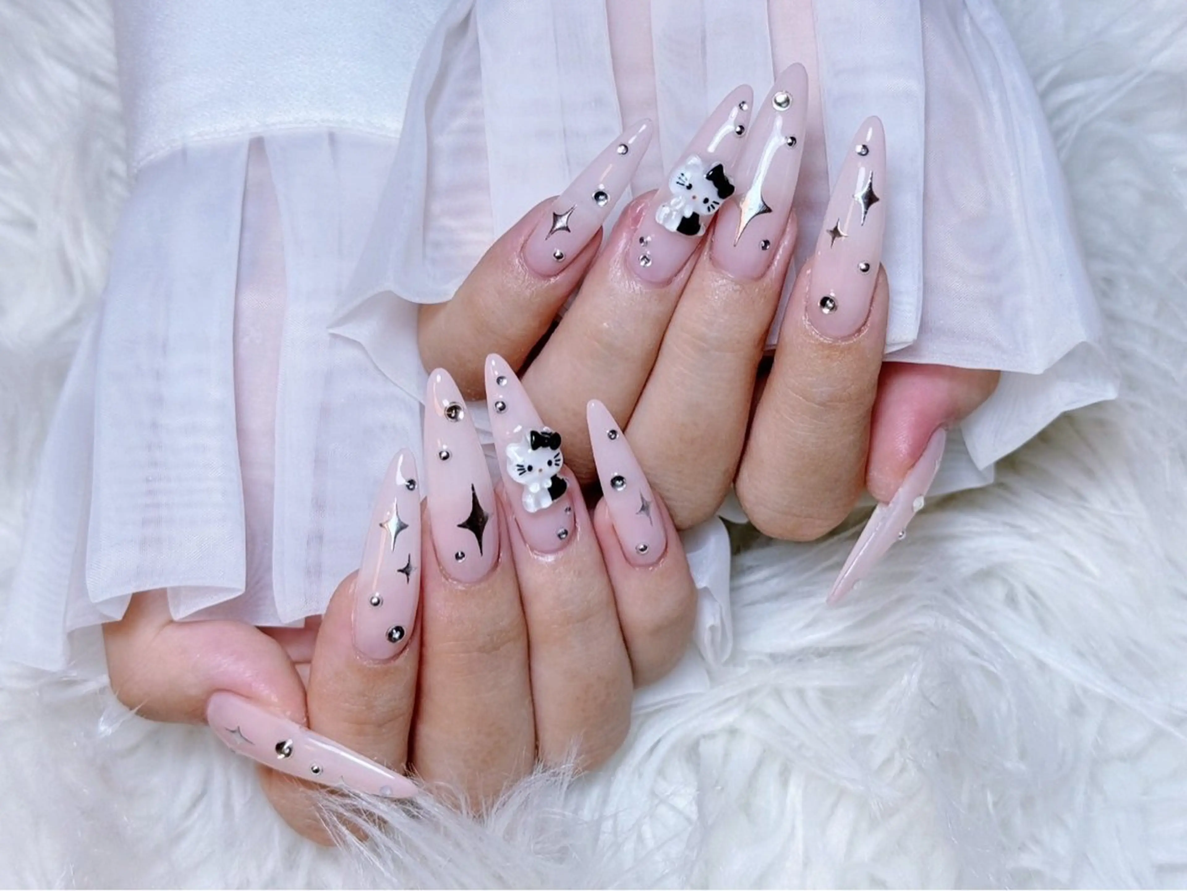 ネイル ハンドネイル ☁️Yun nail KiKi☁️のネイルデザイン