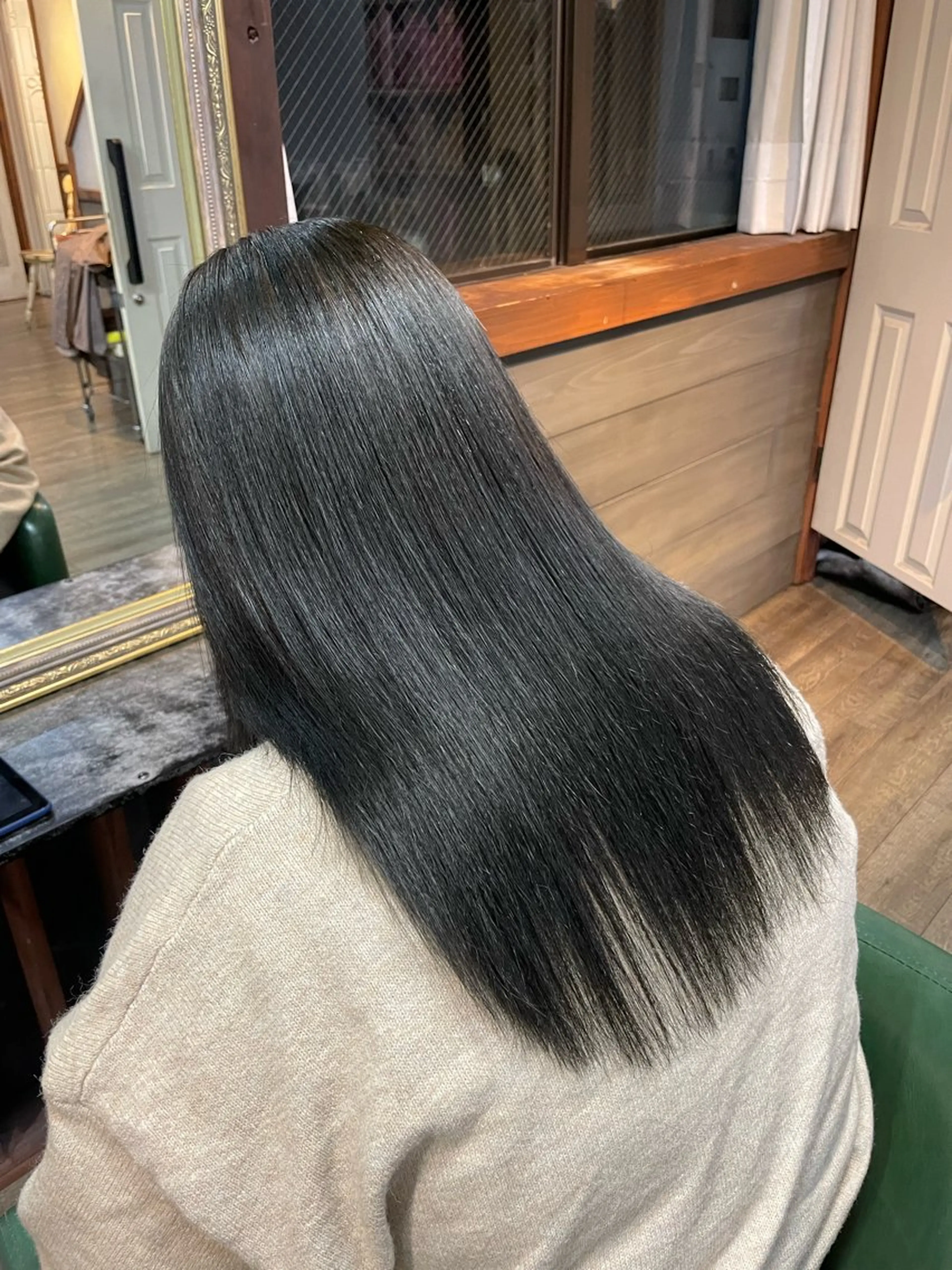 セミロング ヘアカラー トリートメント MIKA 💫艶透明感カラーのヘアスタイル