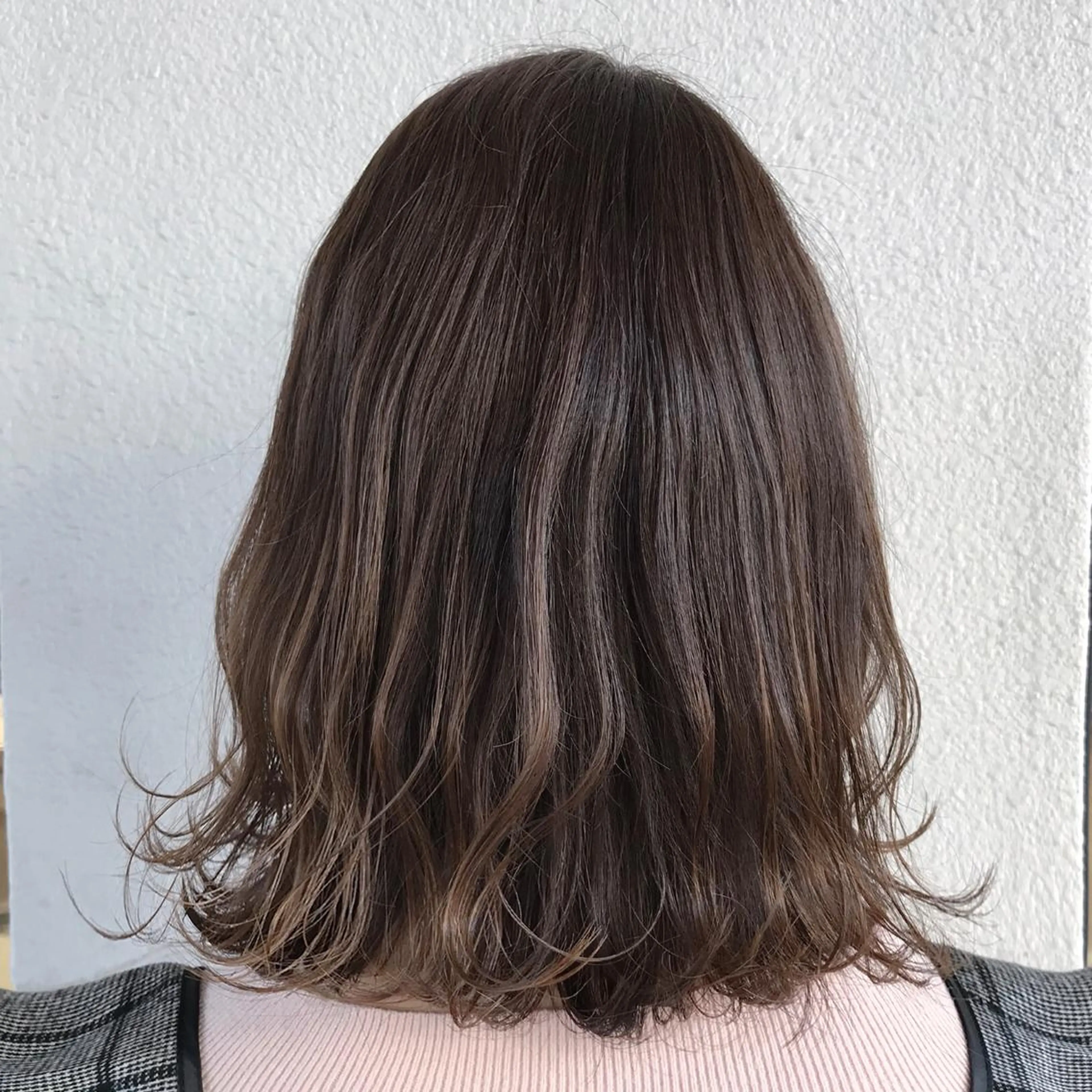 ミディアム ボブ 外ハネヘア カット ヘアカラー トリートメント ボブ・レイヤーカット 吉敷航一のヘアスタイル