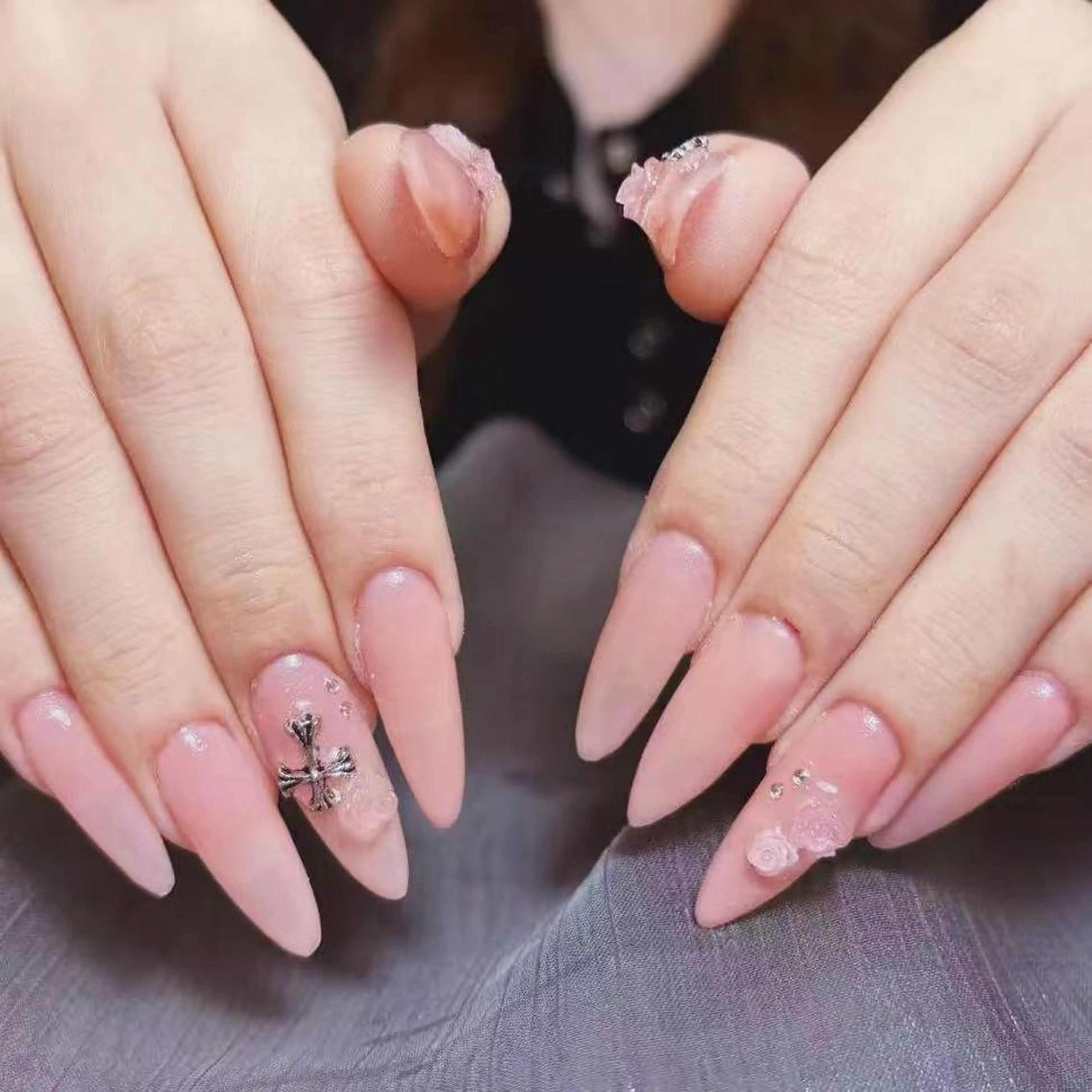 ネイル アートネイル オーロラネイル ガーリー キラキラネイル 韓国ネイル ハンドネイル YOYO 💅のネイルデザイン