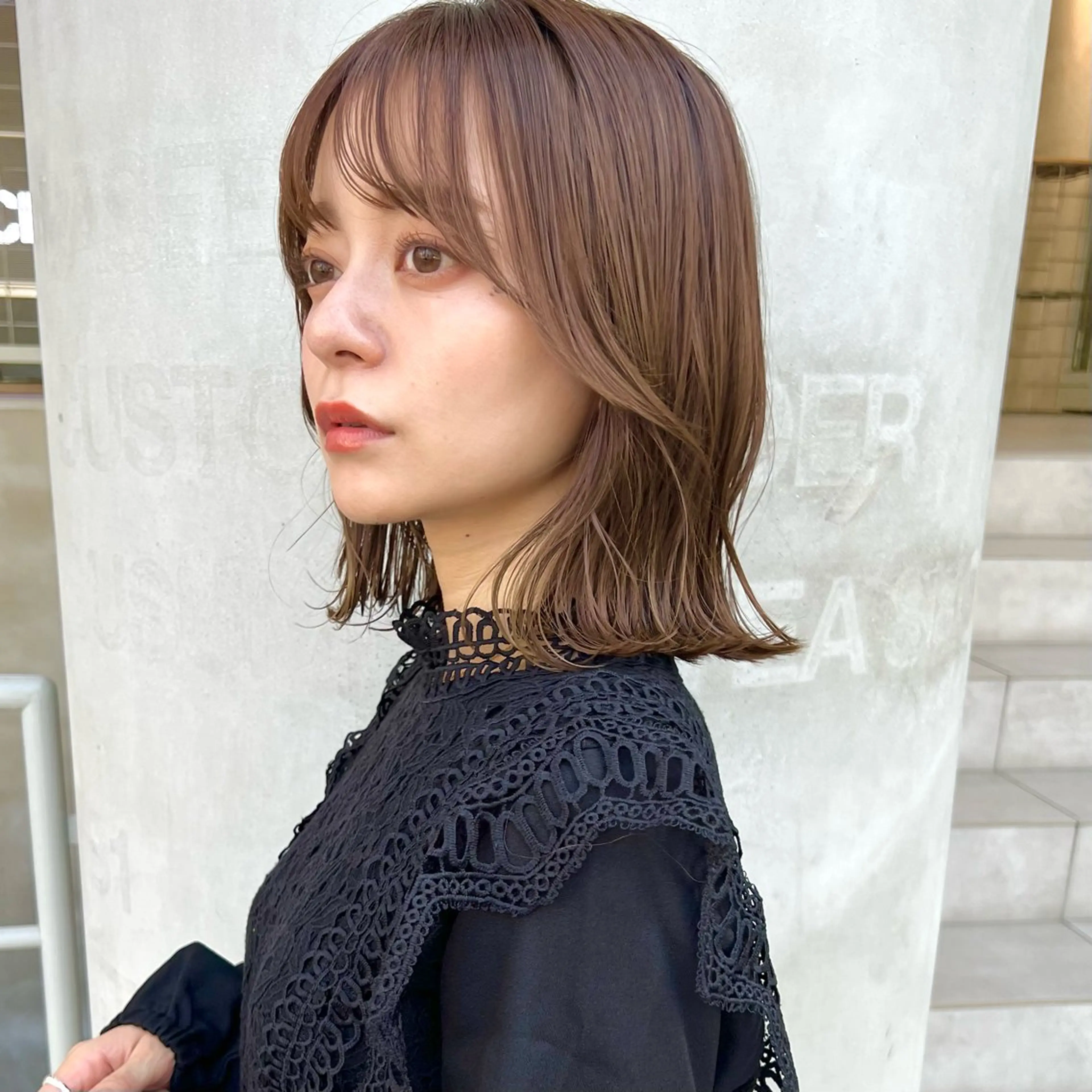 ミディアム カラー 切りっぱなしボブ ベージュカラー ブラウンカラー ボブ カット ヘアカラー トリートメント 大久保 佳那のヘアスタイル