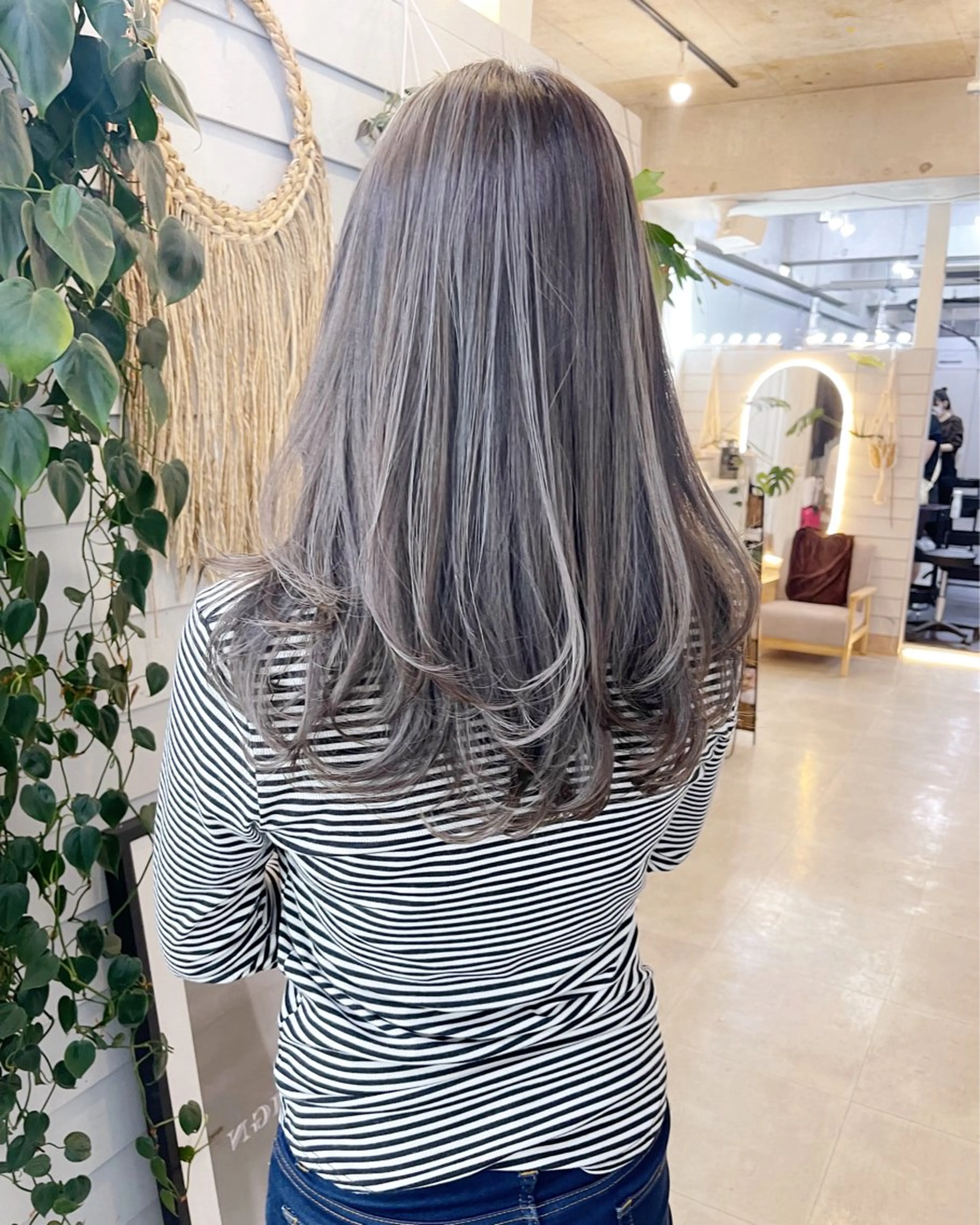 セミロング カラー ハイライトカラー ハイライト カット ヘアカラー トリートメント AiM 大名のヘアスタイル