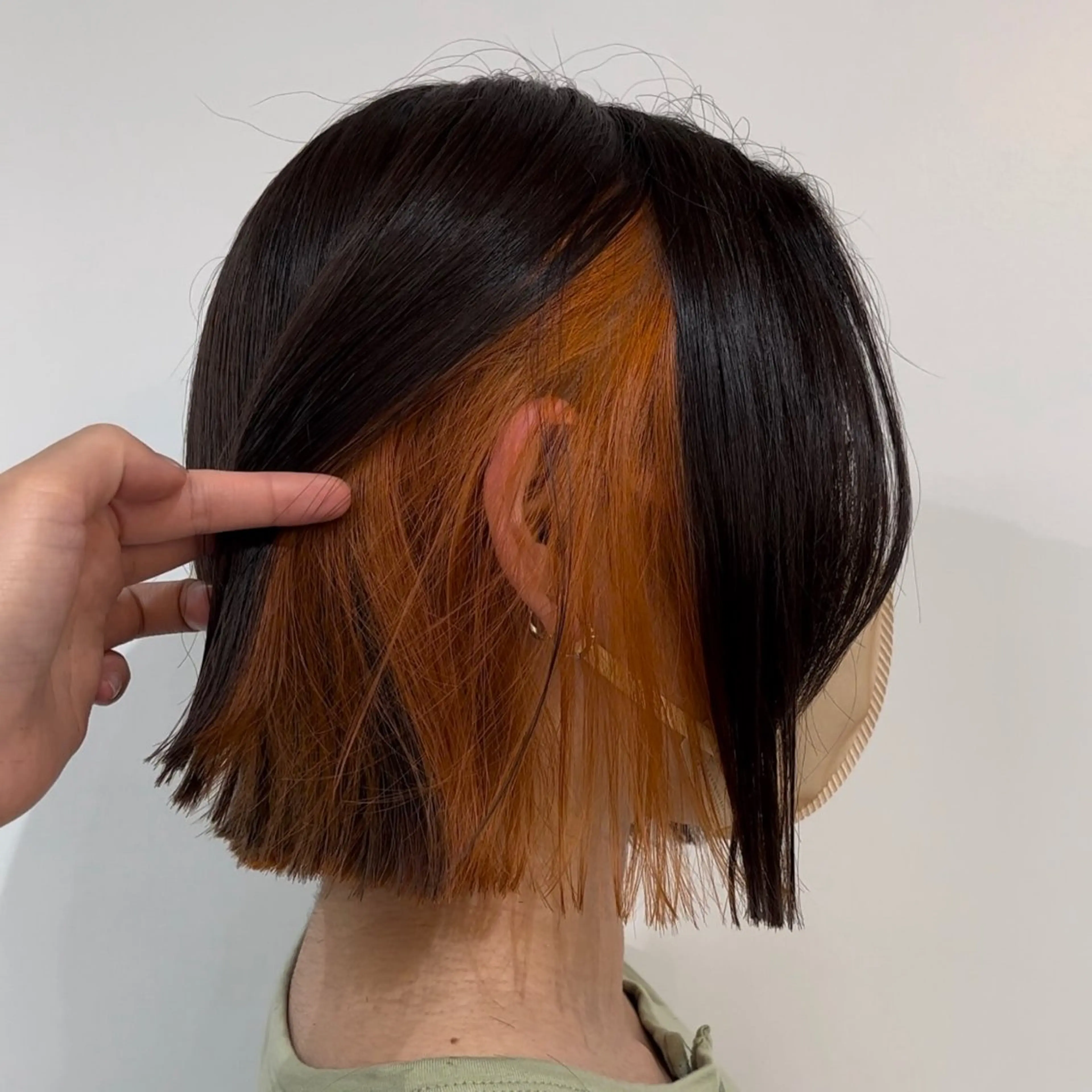 ショート カラー ブリーチ ダークグレー ダークグレージュ グレージュ オレンジ レイヤーカット/ 暗髪🫧ナシコのヘアスタイル