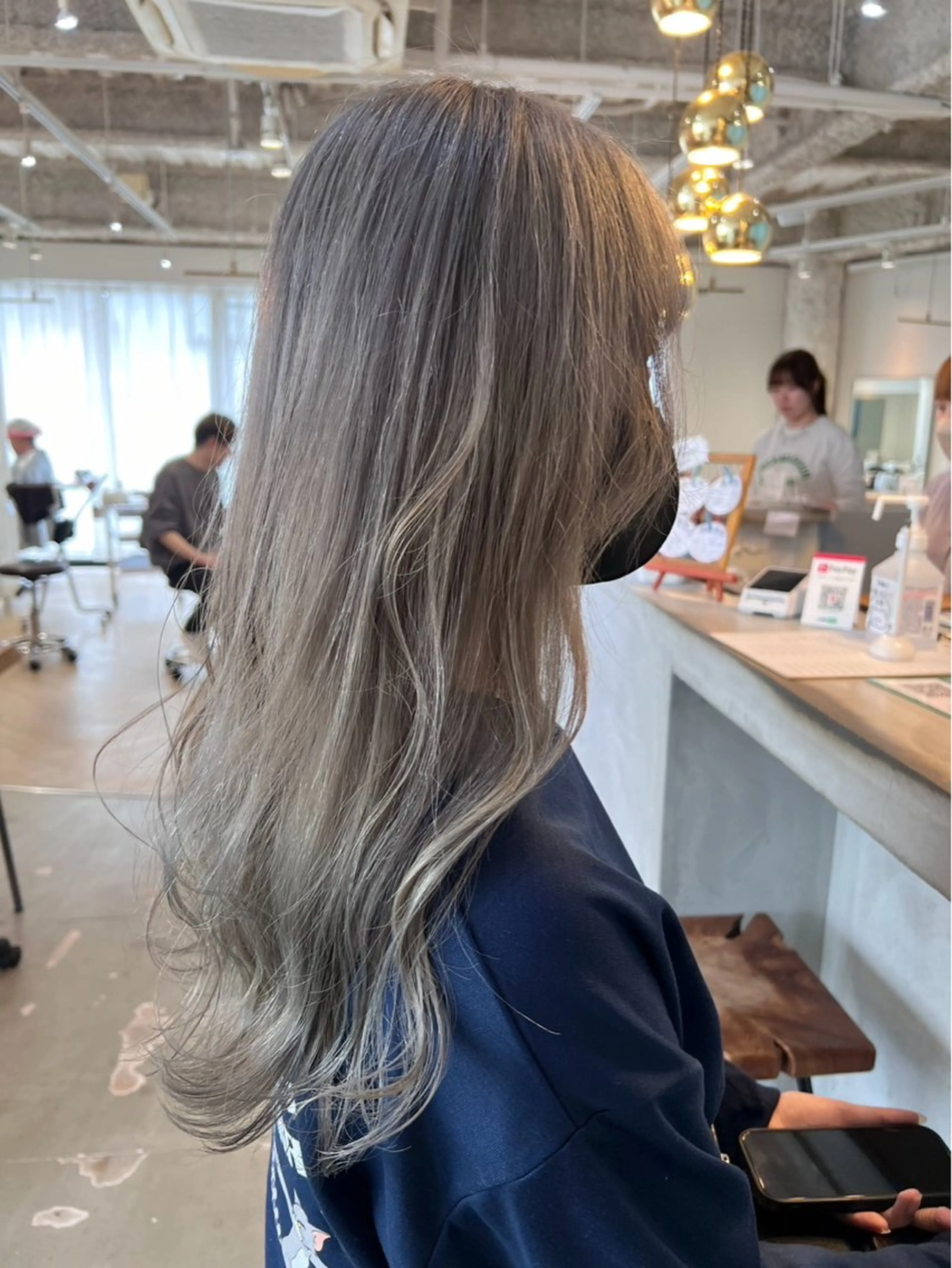 ロング カラー アッシュ ブリーチ シルバー シルバーアッシュ AVANCE.なかもず店所属・【似合わせ】 藤原 拓徒のヘアスタイル