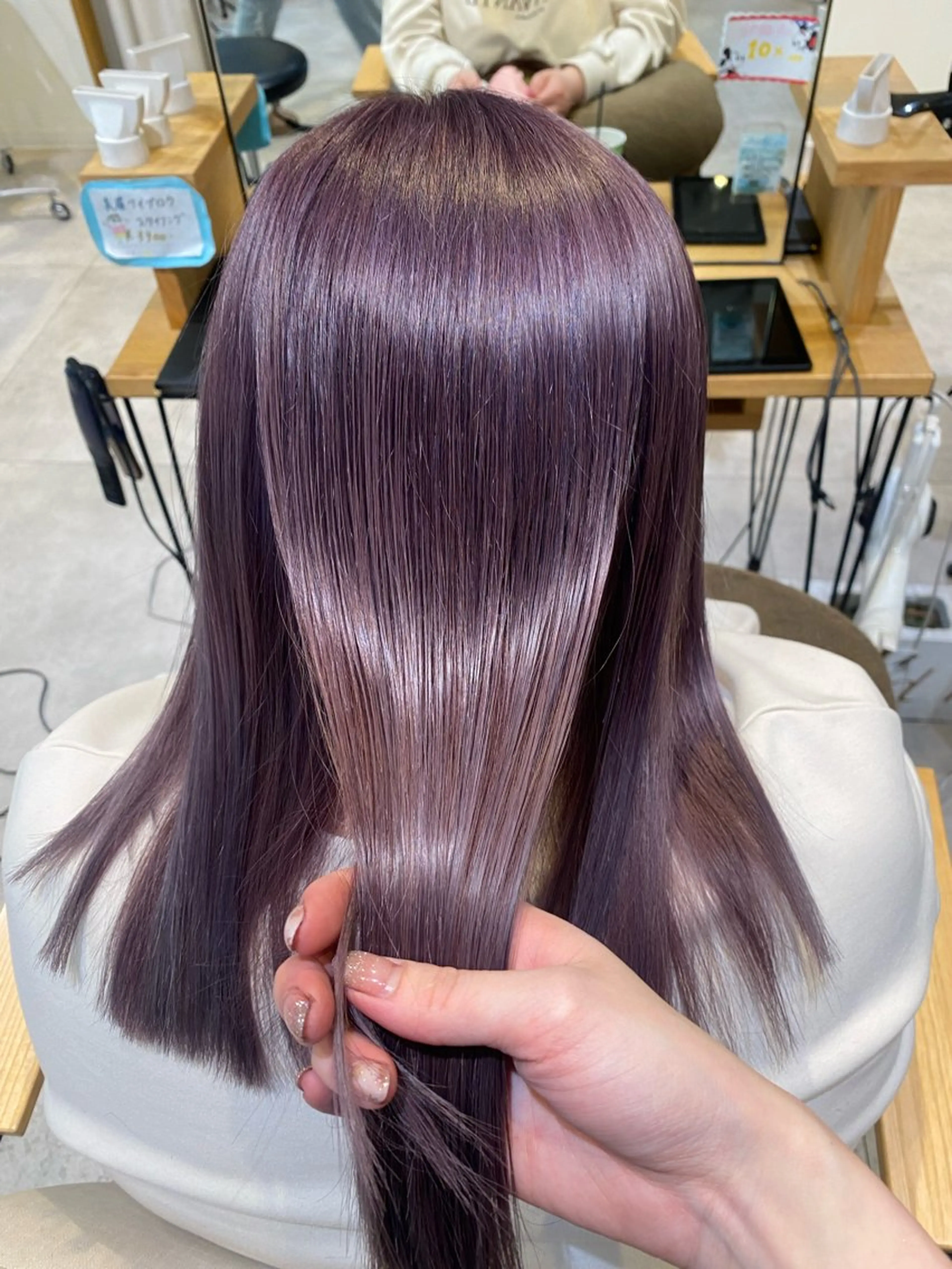 セミロング カラー ブリーチ ブラウンカラー 透明感カラー ラベンダーカラー ラベンダーブラウン カット ヘアカラー トリートメント 南上 野々佳のヘアスタイル