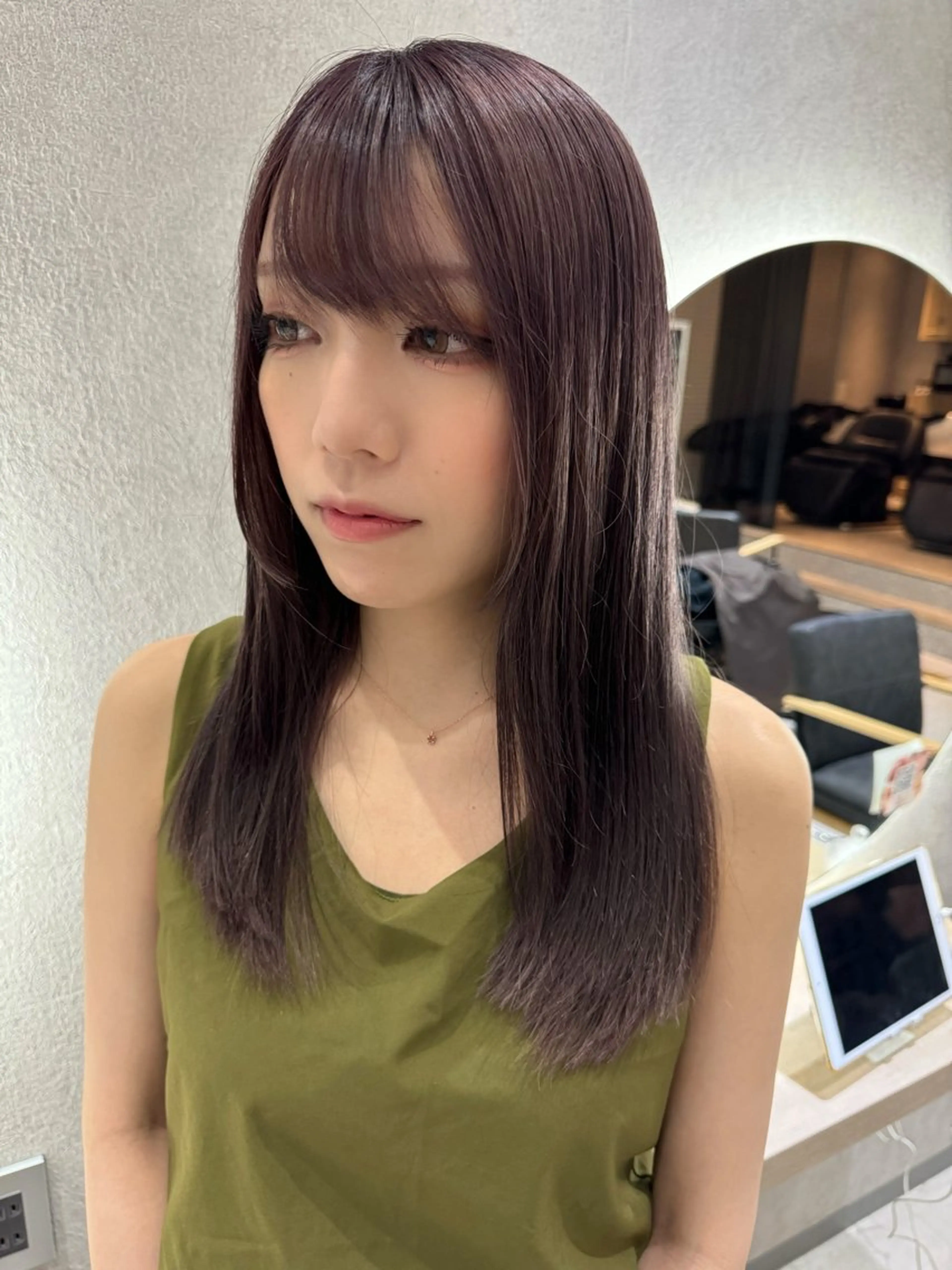 セミロング カラー ベージュカラー ブリーチ ラベンダーカラー ラベンダーベージュ ヘアカラー トリートメント 透け 艶感カラー 顔周り 齊木 勇人のヘアスタイル