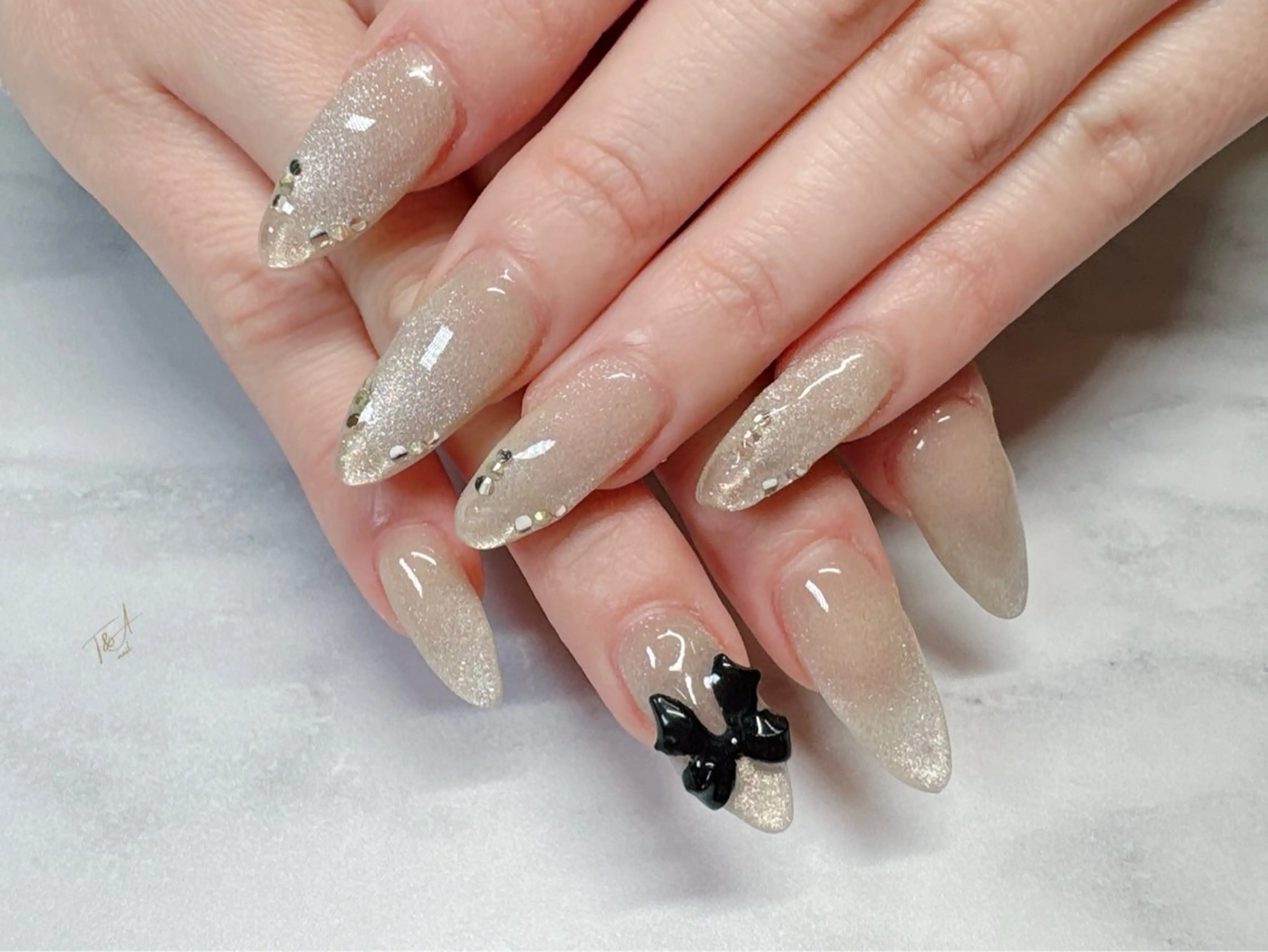 ネイル 長さ出し ジェルネイル ロングネイル マグネットネイル リボン ハンドネイル T&A nailのネイルデザイン