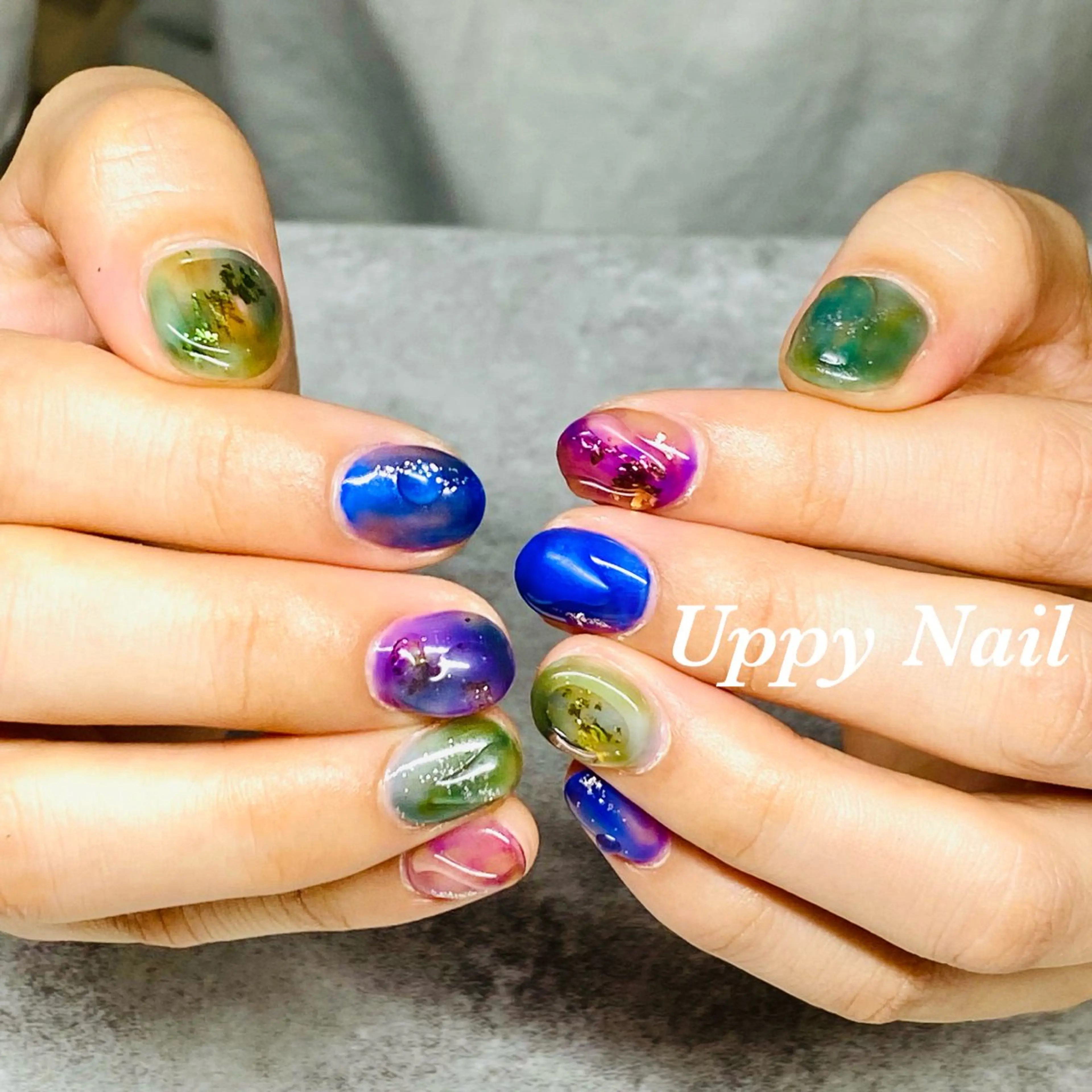 ネイル ゴールド ゴージャス ニュアンスネイル ぷっくりネイル ハンドネイル Uppy Nail ukyoのネイルデザイン