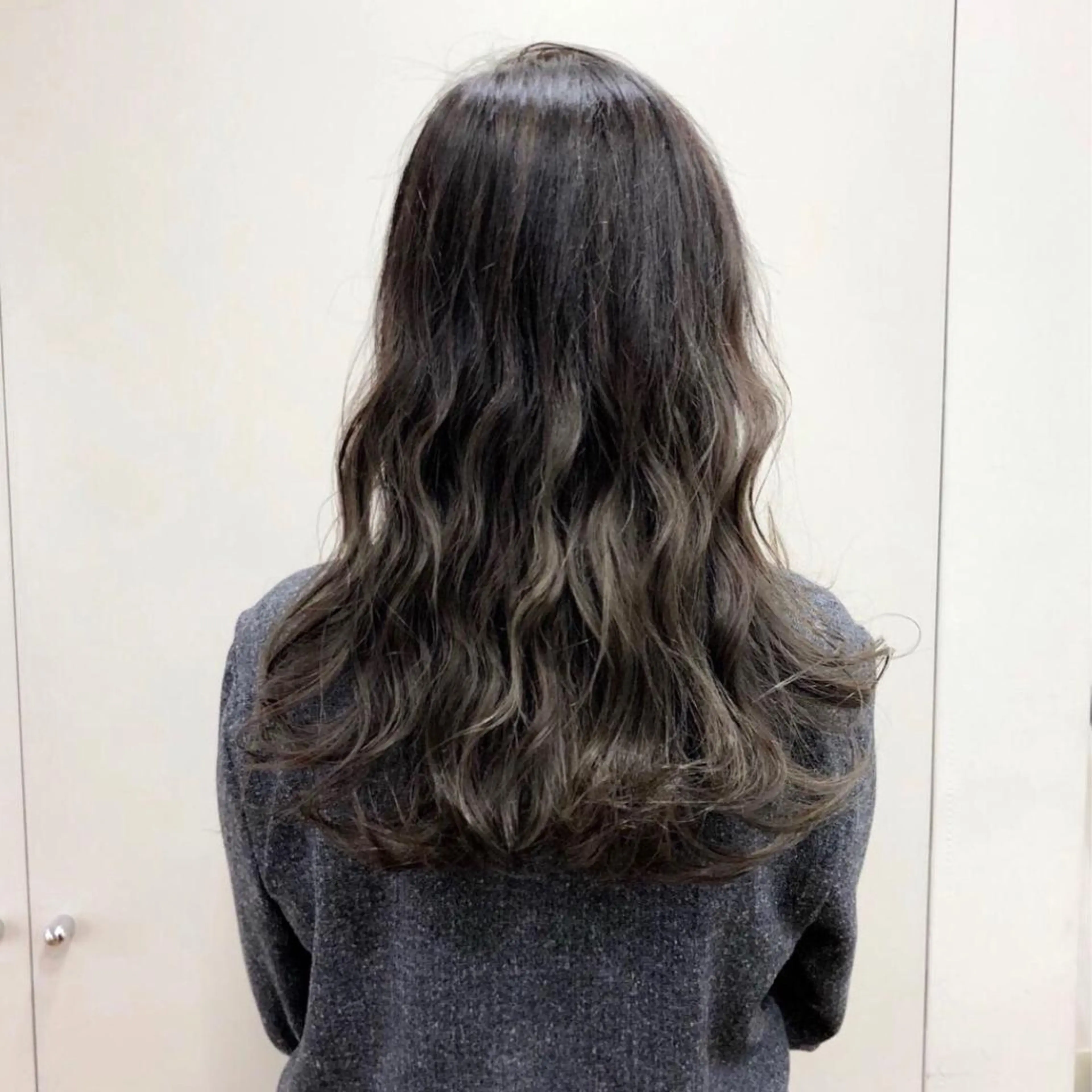 セミロング カラー グラデーションカラー ハイライトカラー ハイライト レイヤーと顔まわり 大好き❣️関口拓馬のヘアスタイル
