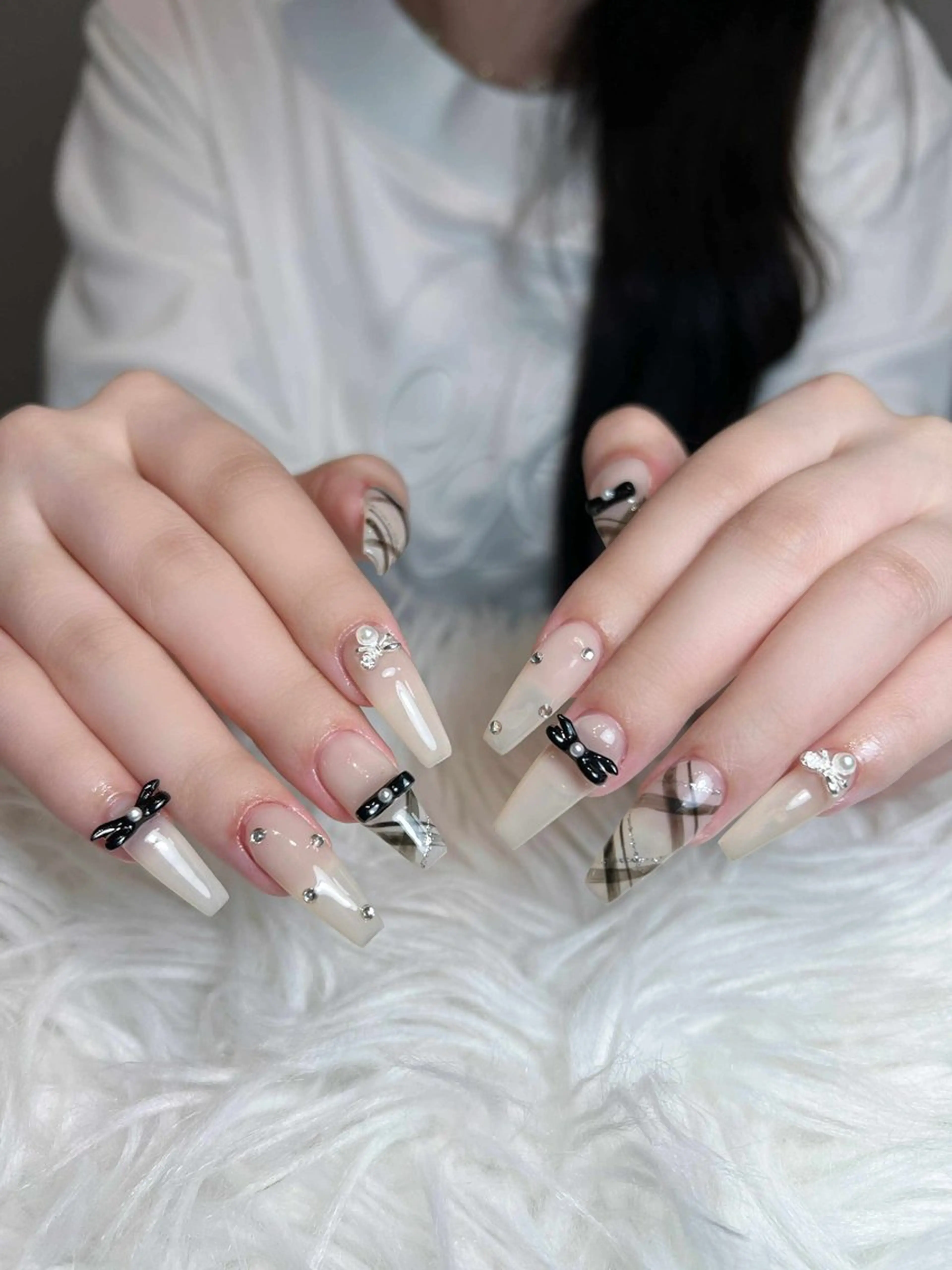 ネイル フレンチネイル ジェルネイル キラキラネイル 韓国ネイル マグネットネイル ハンドネイル Julli nail studio所属・Julli NailStudioのネイルデザイン