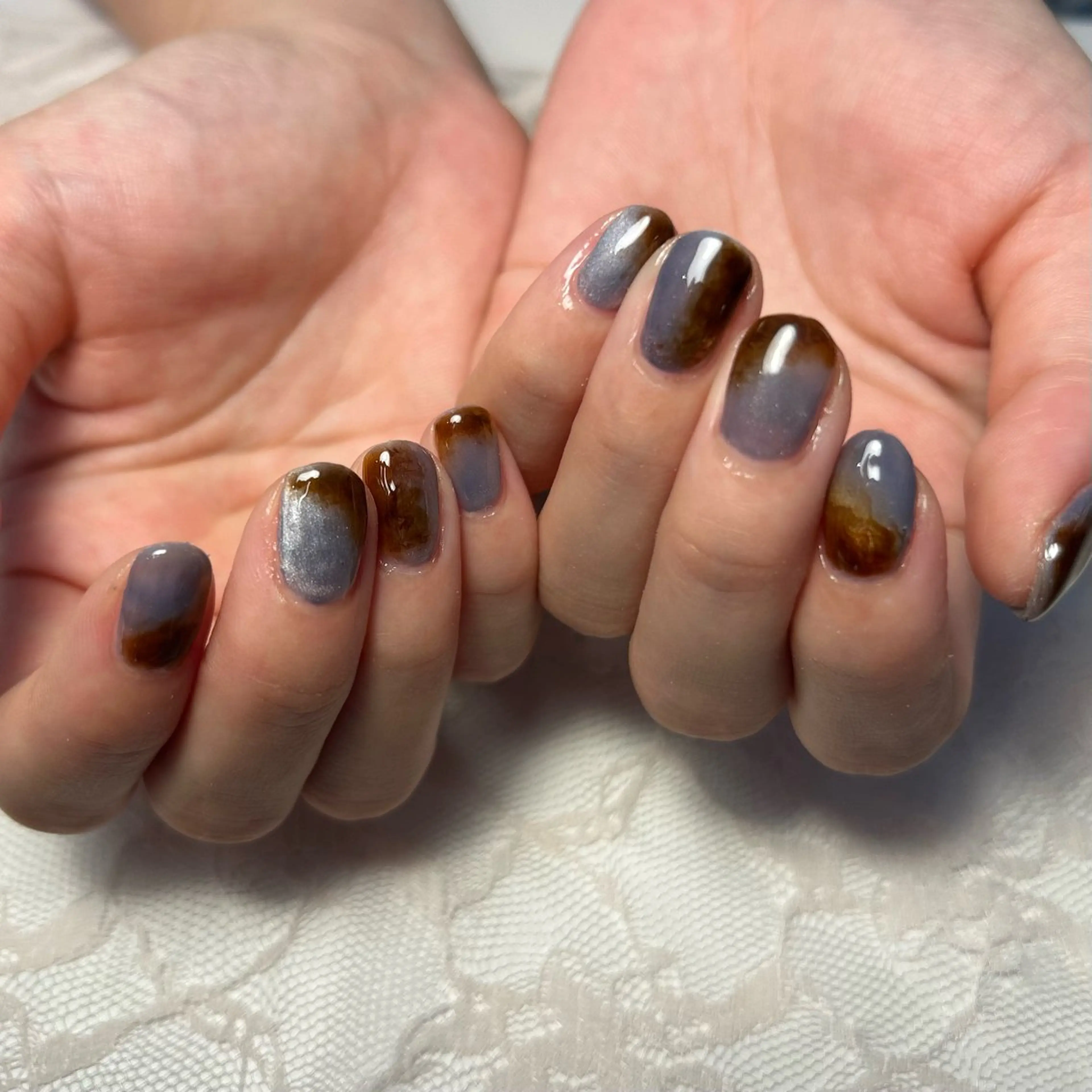 ネイル ブルー ブラウン ニュアンスネイル Lily nail所属・Lily nailのネイルデザイン