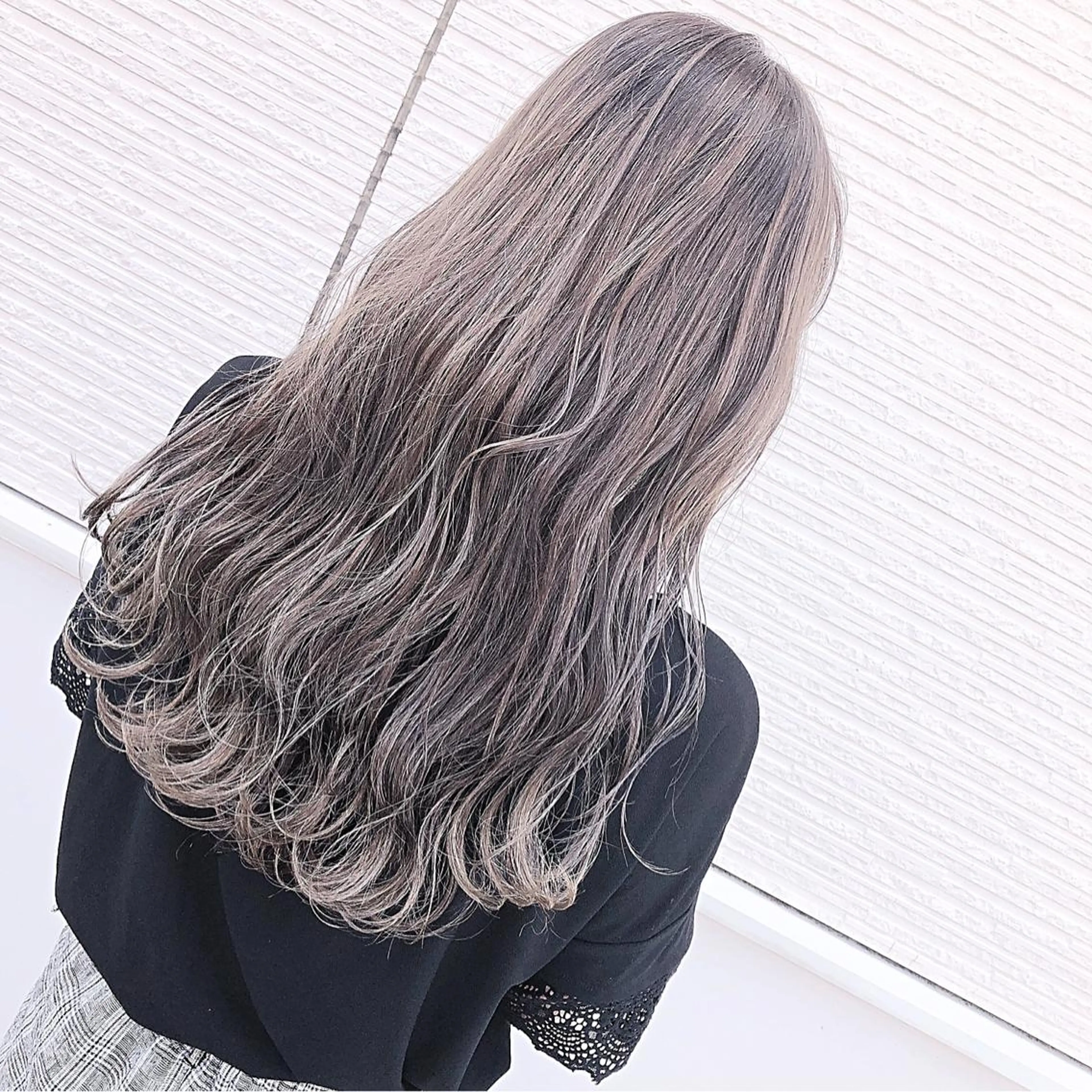 ロング カラー グレージュ ヘアカラー トリートメント 名畑 裕貴のヘアスタイル