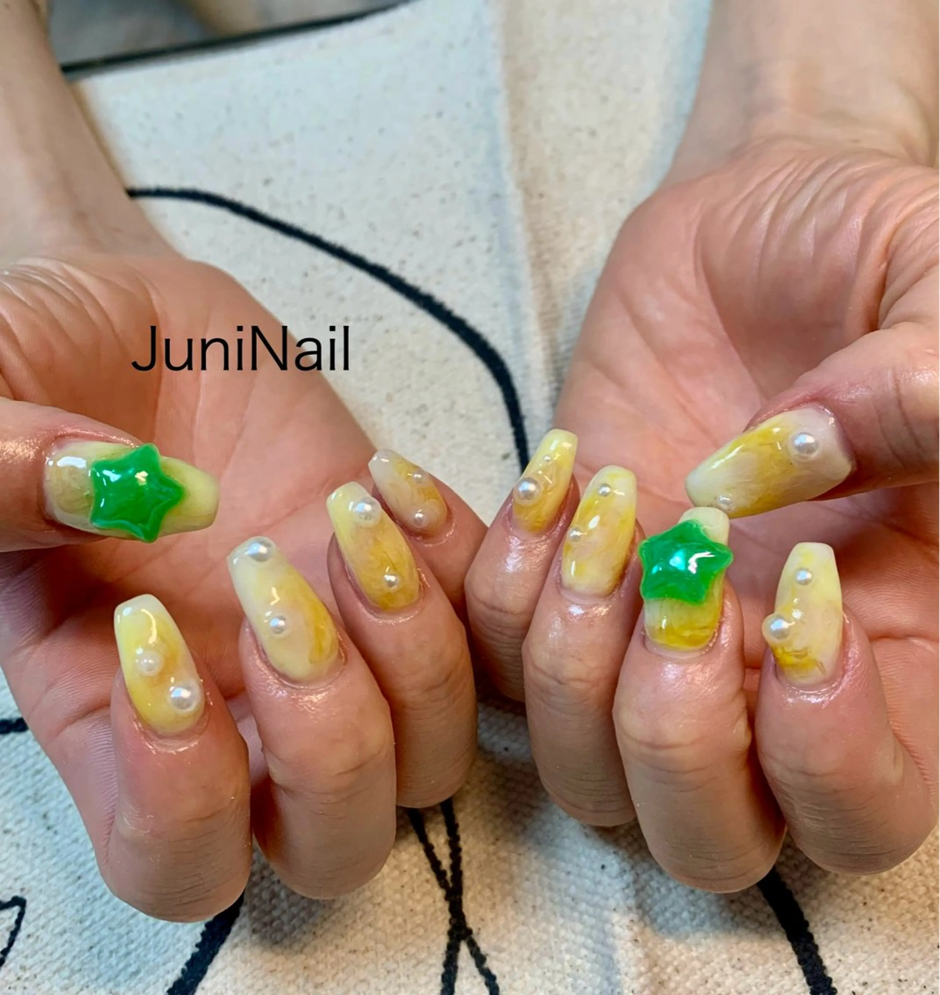 ネイル オーロラネイル クリアネイル 成人式 フラッシュネイル 氷ネイル・うるうるネイル ハンドネイル JuniNail 주니네일🇰🇷suのネイルデザイン
