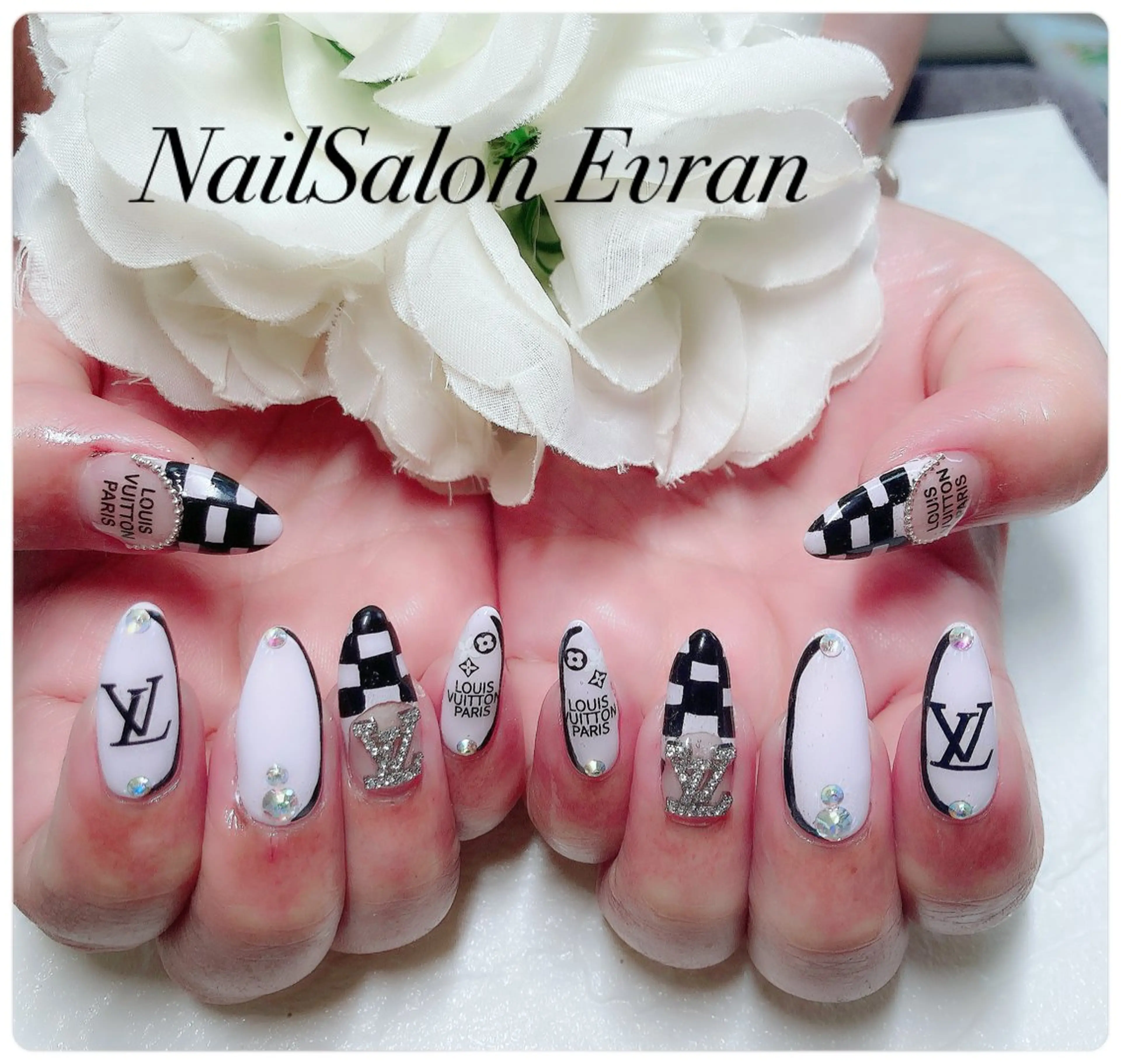 ネイル アートネイル フレンチネイル ジェルネイル マグネットネイル 持ち込み ハンドネイル Nail salon Evranのネイルデザイン