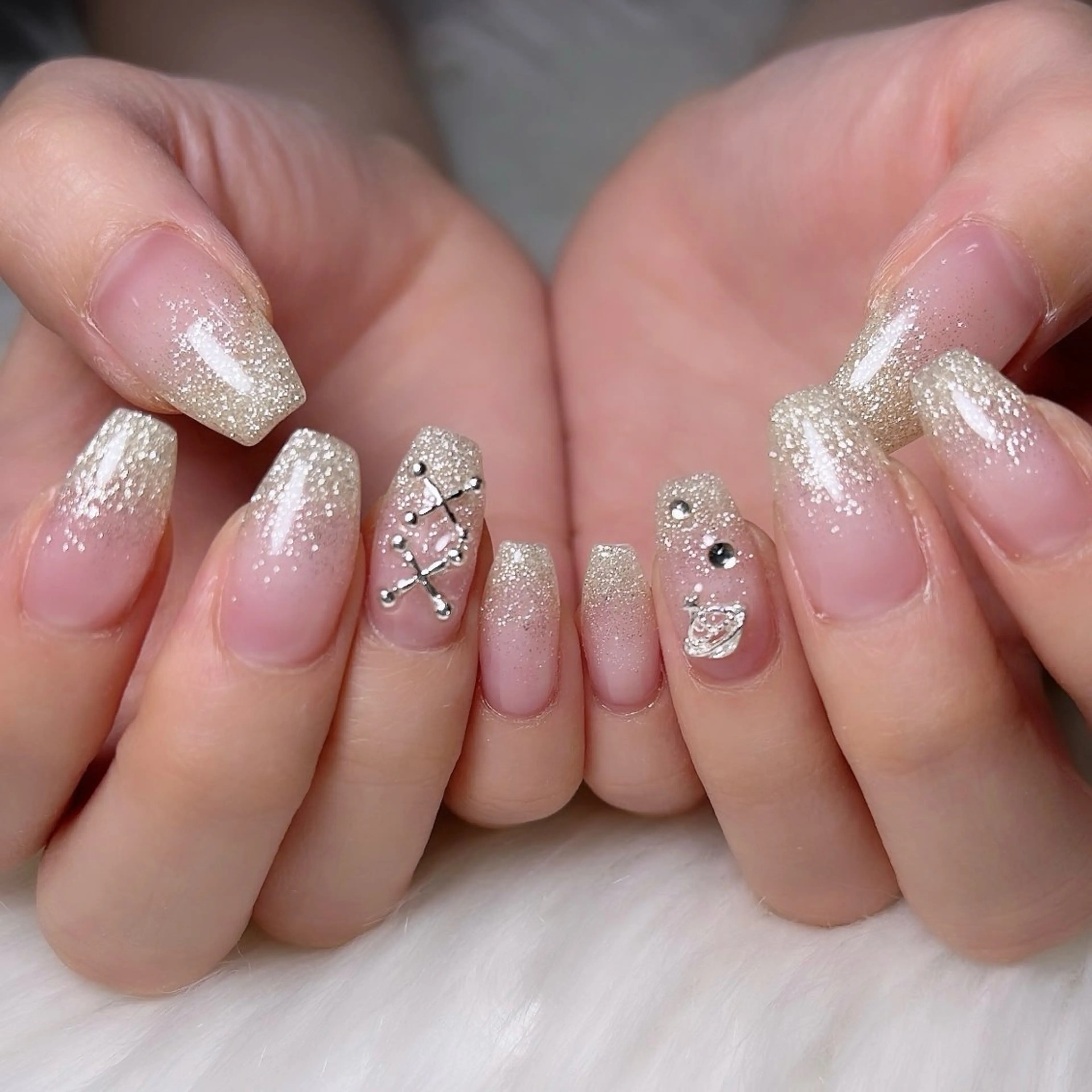 ネイル 韓国ネイル ラメ(グリッター) 持ち込み ハンドネイル 🐕🦺Yappy 💗A-tanのネイルデザイン