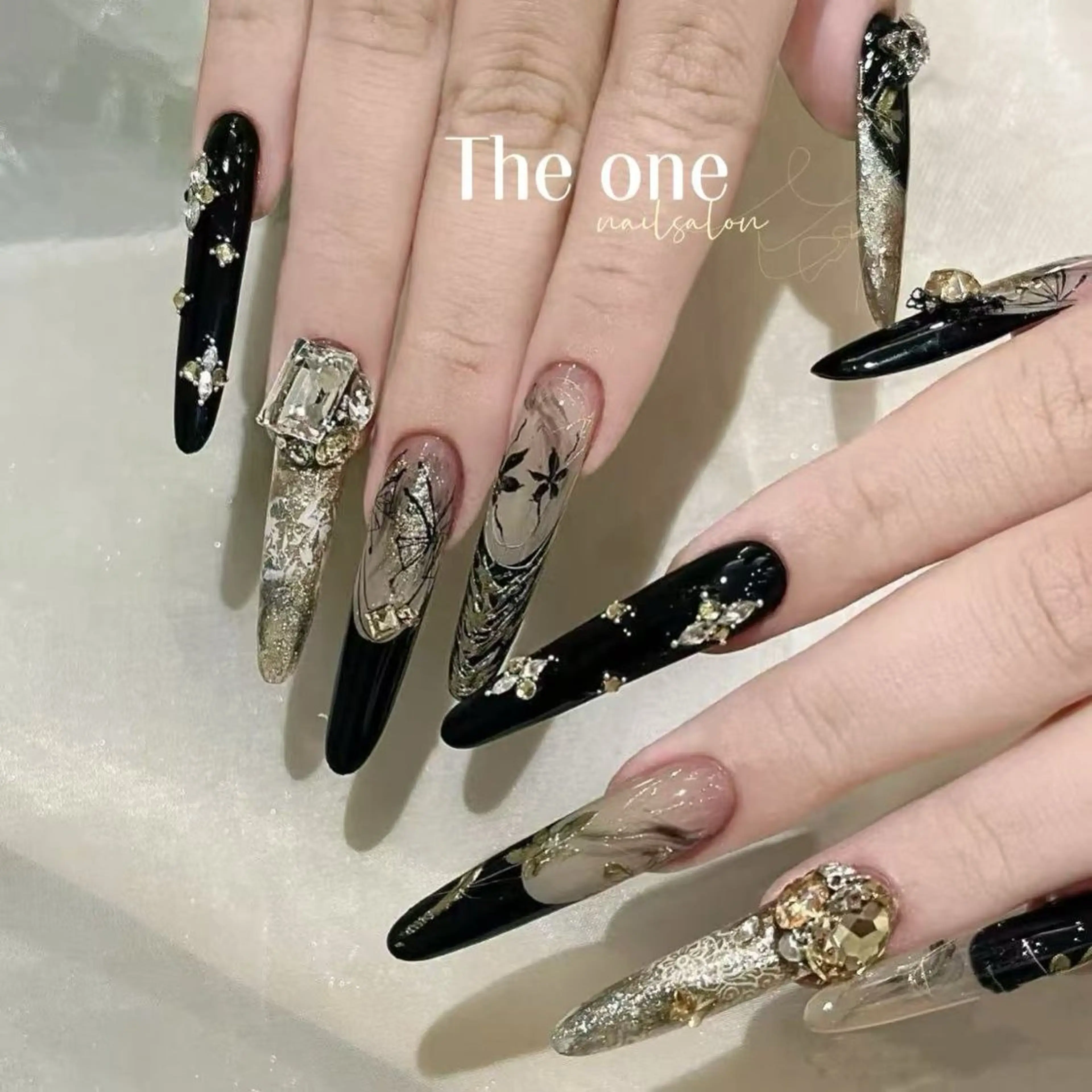 ネイル The oneアオイ アオイのネイルデザイン