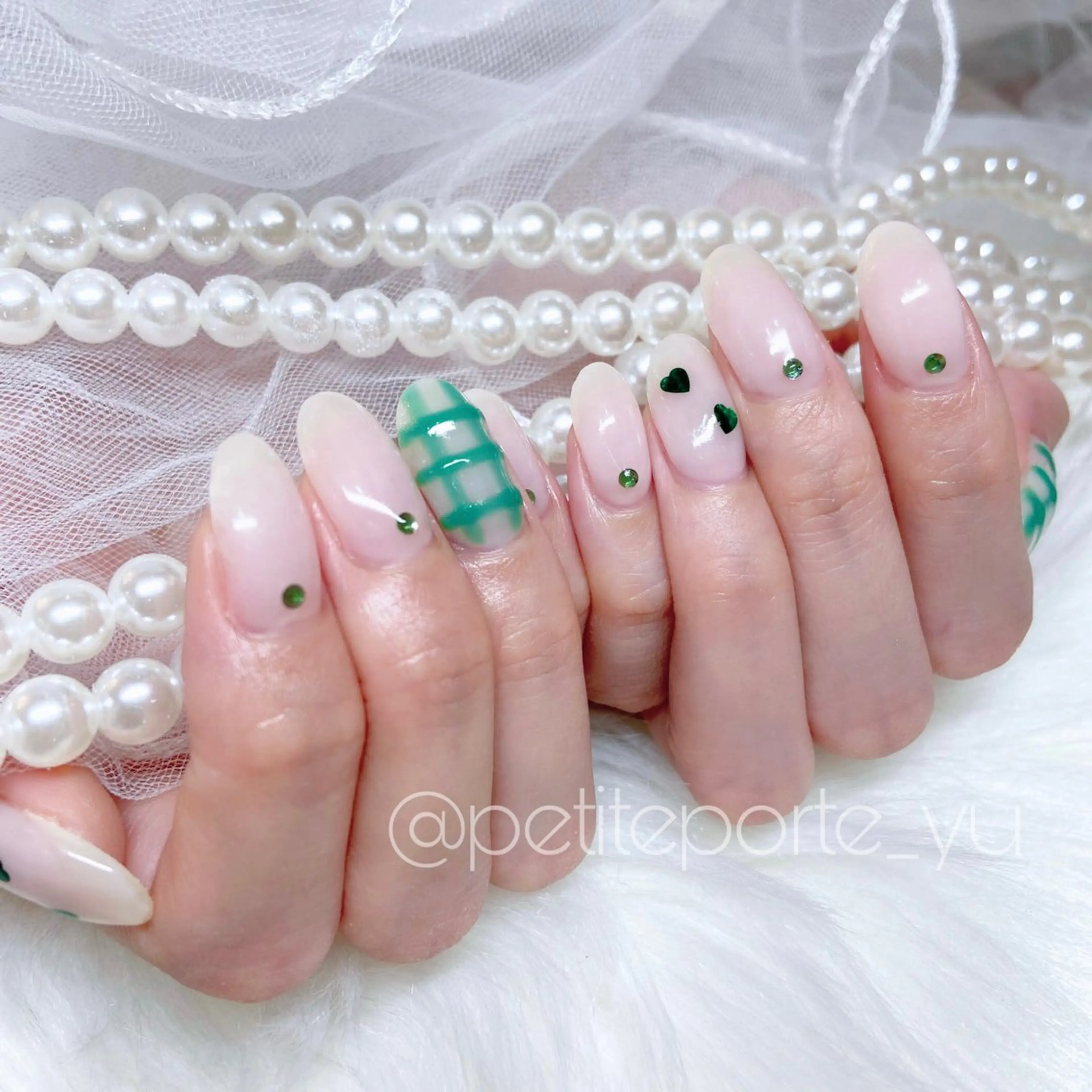 ネイル アートネイル ジェルネイル ガーリー グリーン ハート ハンドネイル nailsalon petite porte所属・petite porteのネイルデザイン