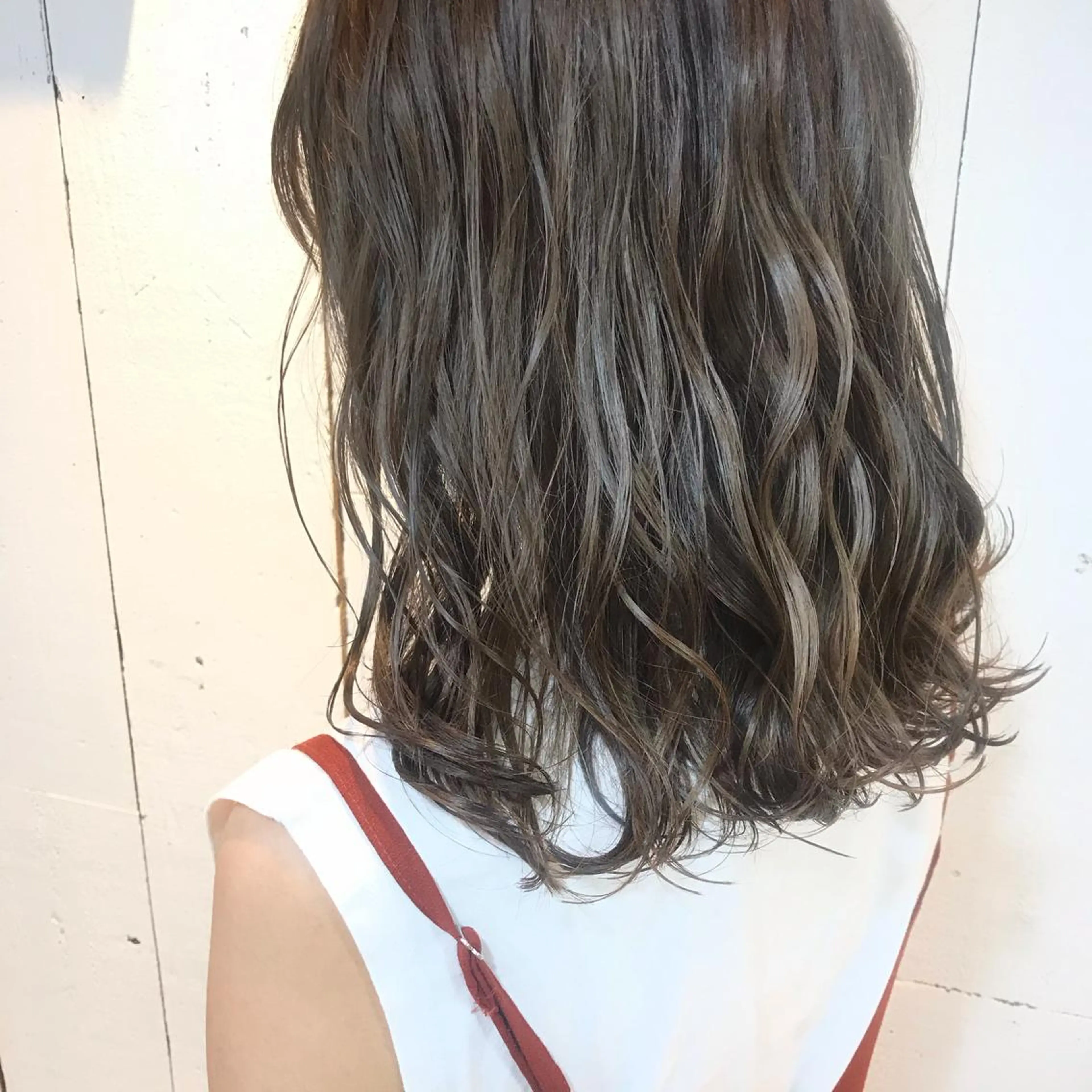 セミロング カラー しのはら まどかのヘアスタイル