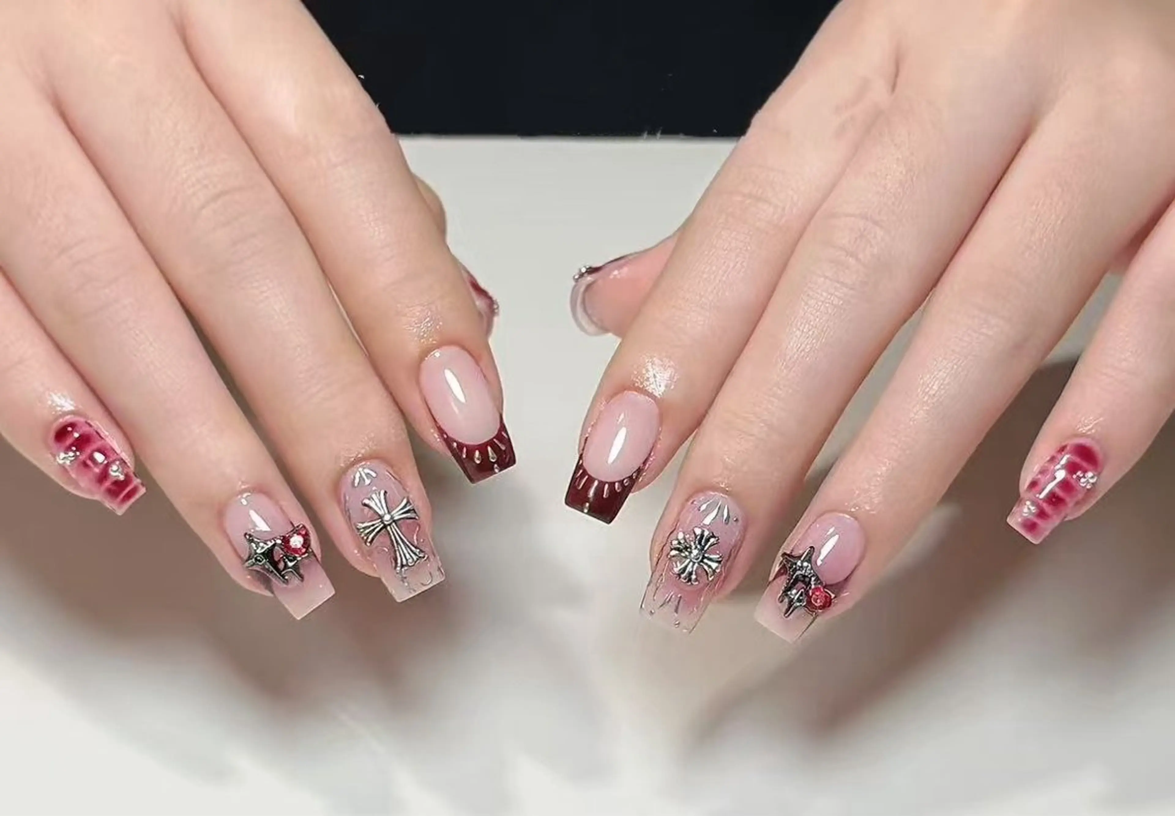 ネイル オーロラネイル フラワーネイル フットネイル フレンチネイル ジェルネイル ハンドネイル BabyYouMi nailのネイルデザイン