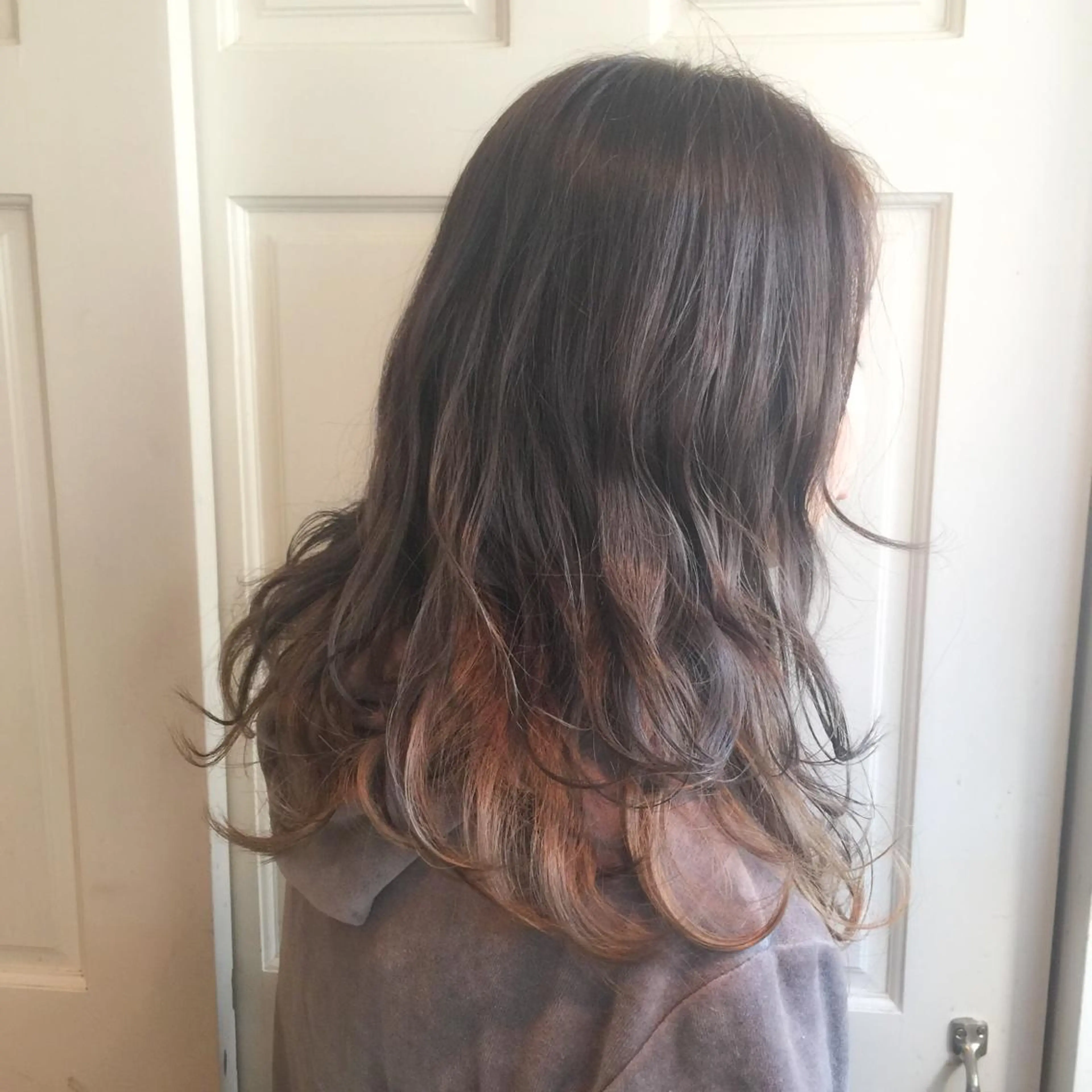 セミロング カラー 切りっぱなしボブ アディクシーカラー アッシュ アッシュグレー ブリーチ ヘアカラー ホワイト&レイヤーカ ットエクステ長畠俊輔のヘアスタイル