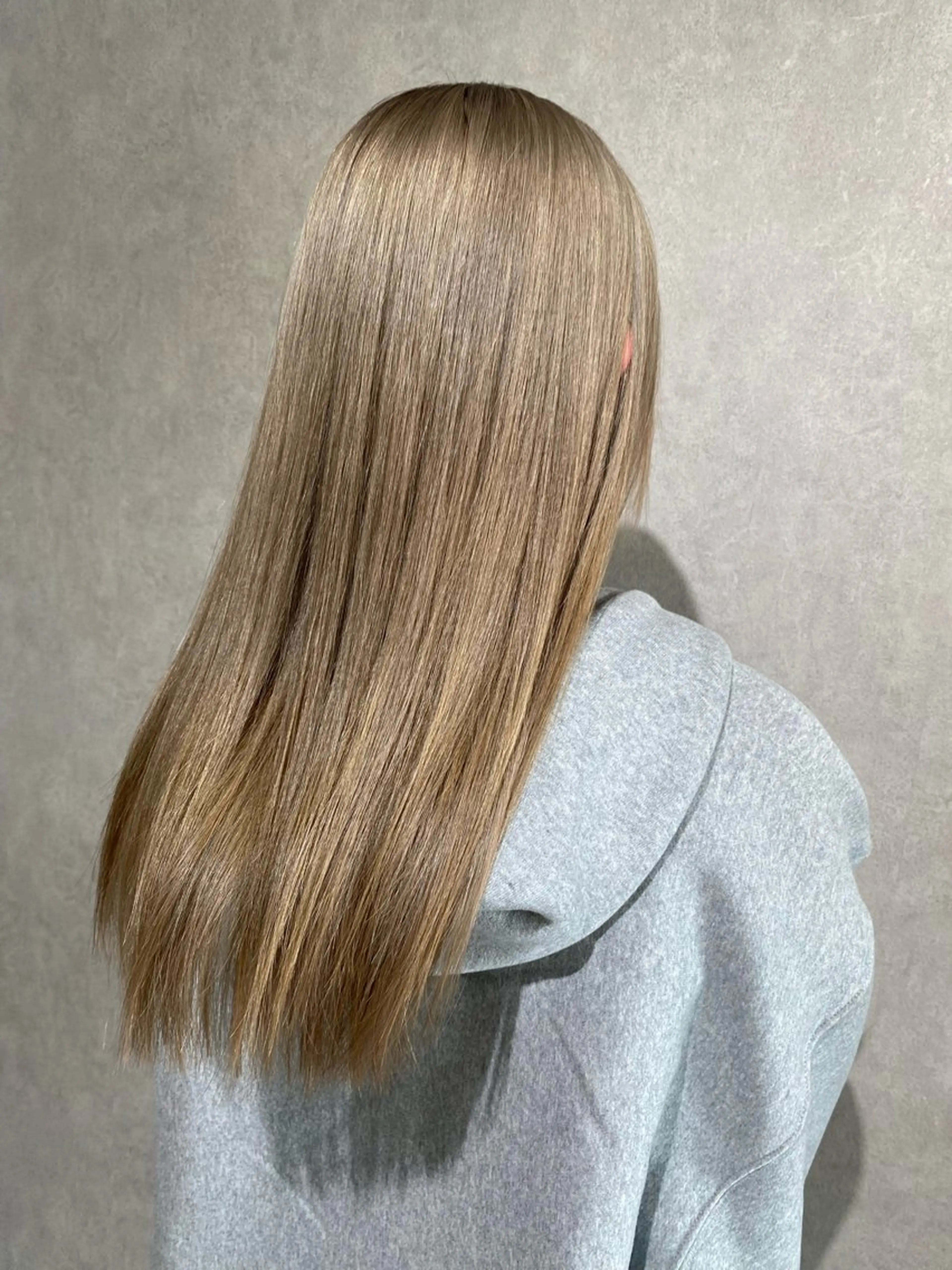 カラー ベージュカラー ブリーチ ミルクティーベージュ 髪質改善 Bish Yanaのヘアスタイル