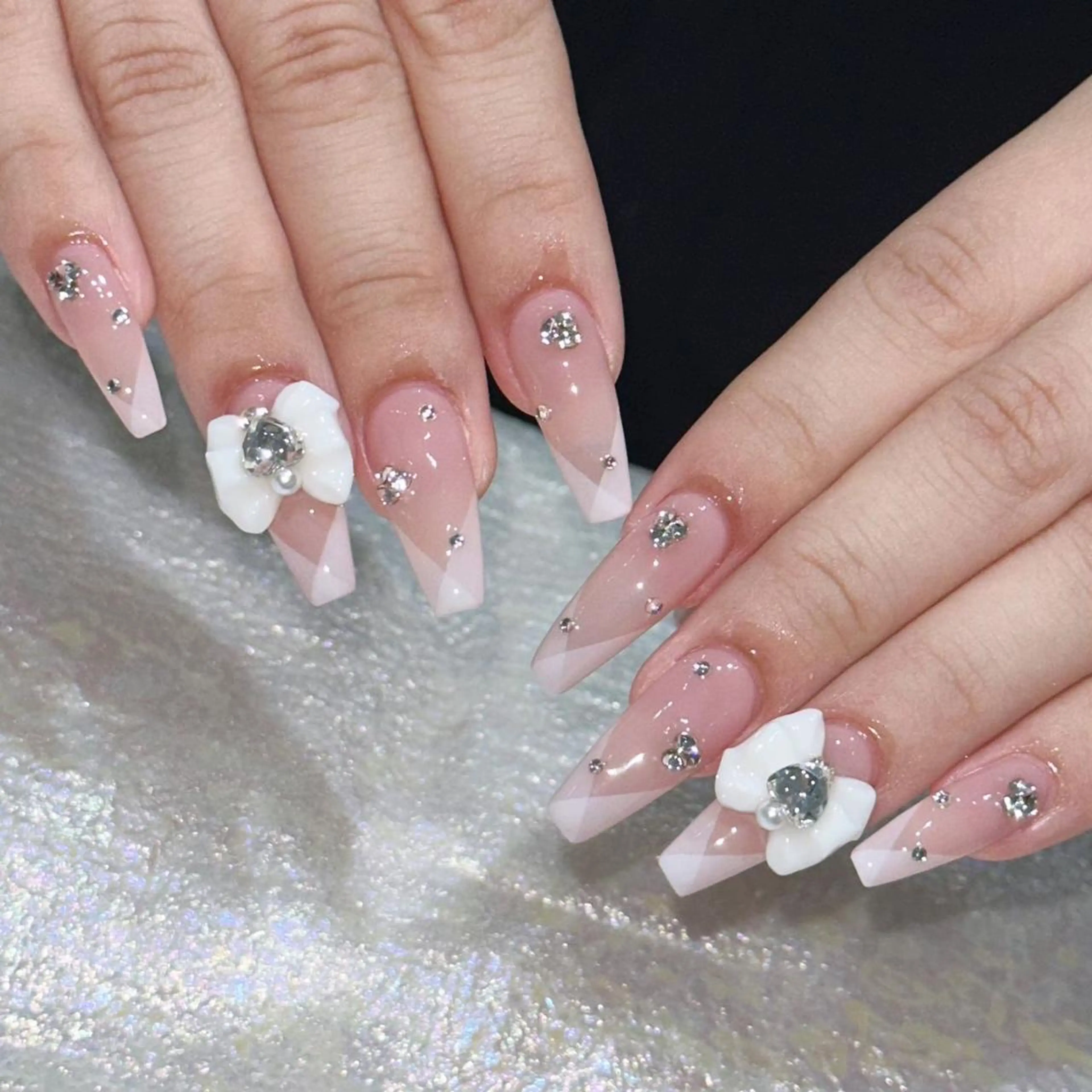 ネイル アートネイル 長さ出し ネイルチップ Queens テイのネイルデザイン