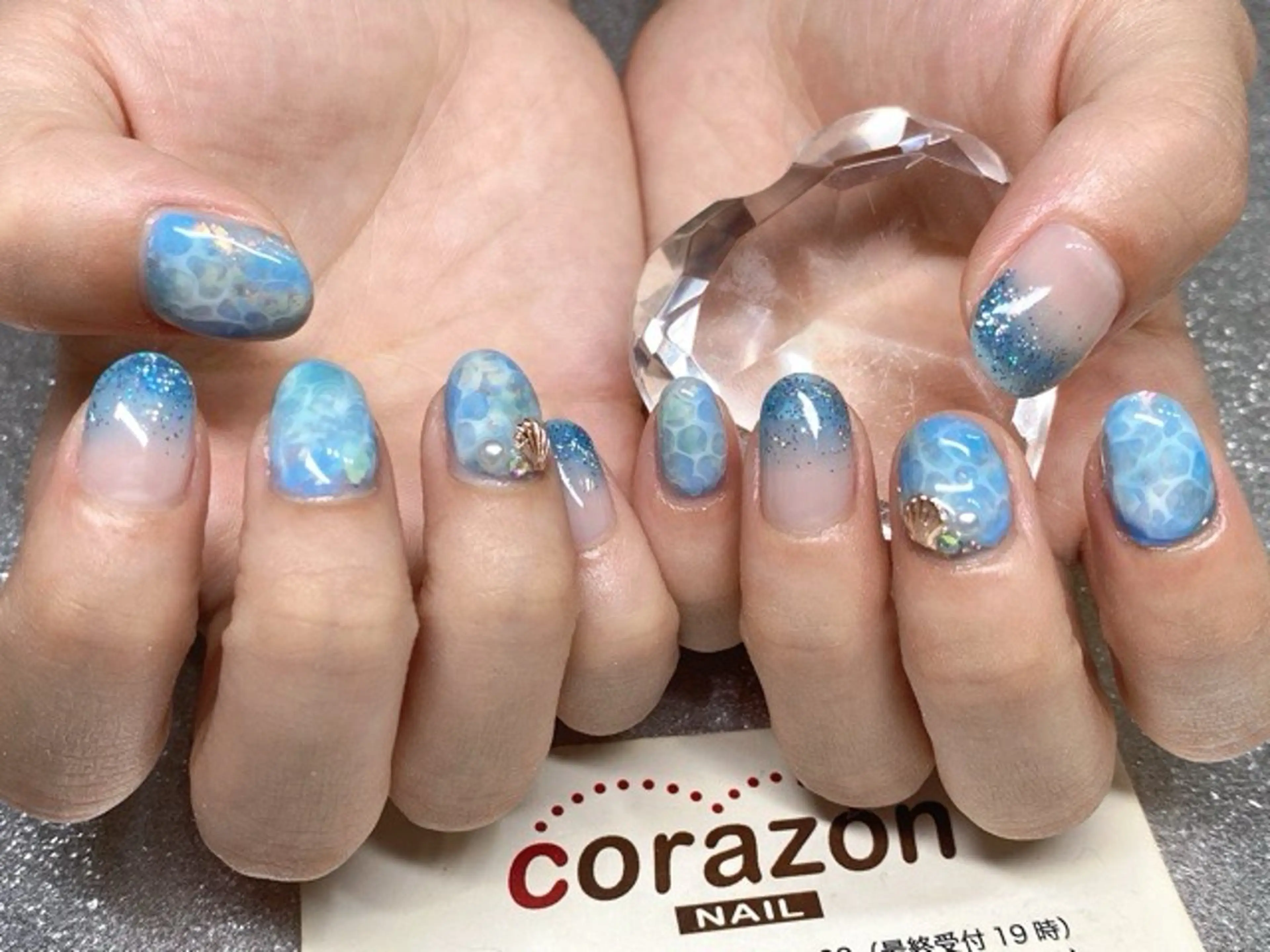 ネイル ジェルネイル グラデーション ラメ(グリッター) ラメグラデーション ハンドネイル ハンドケア corazon所属・ネイリスト aicoのネイルデザイン