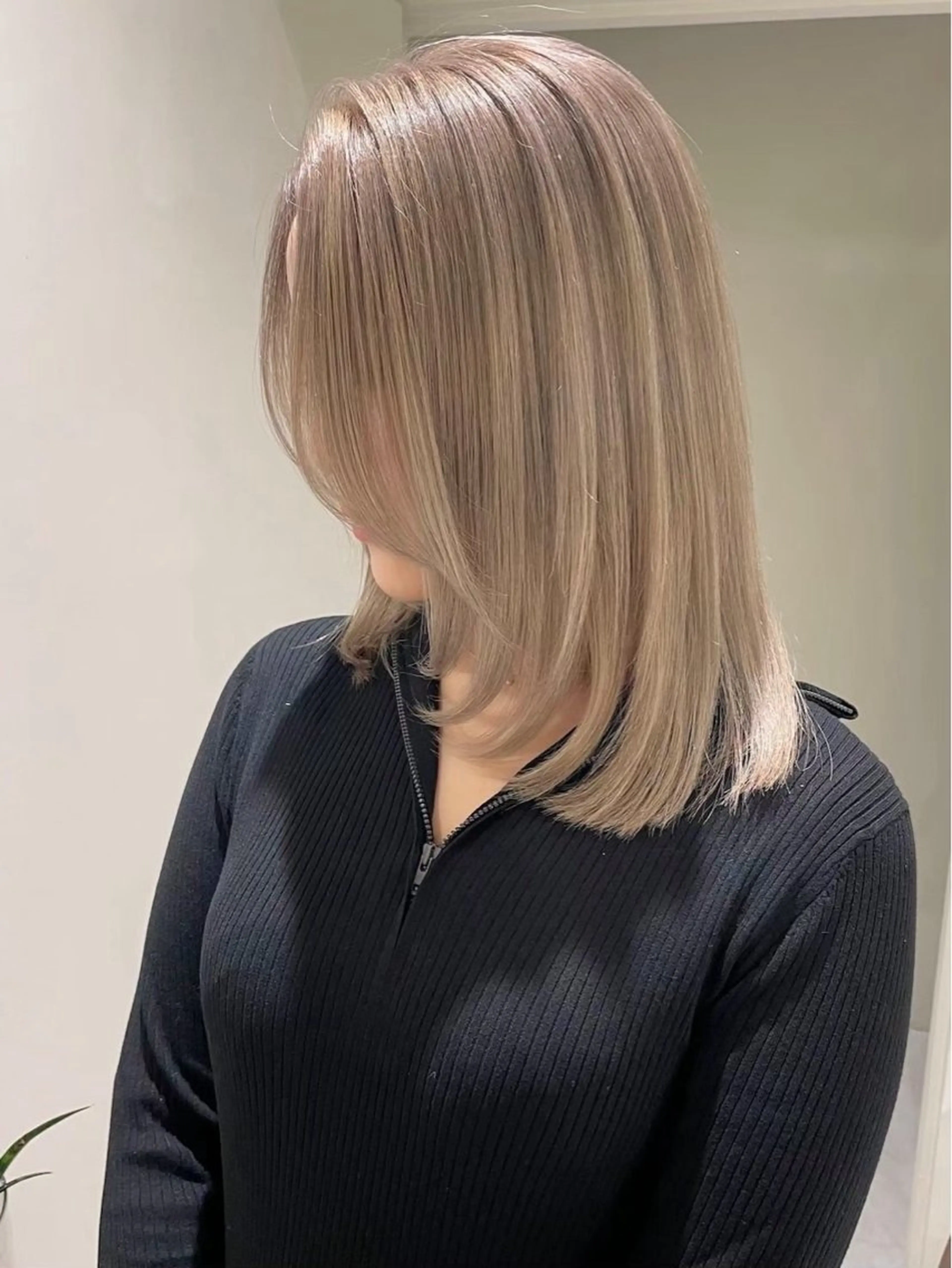 セミロング カラー ヘアカラー ハイトーン✨艶髪 💘💘凛太郎💘のヘアスタイル