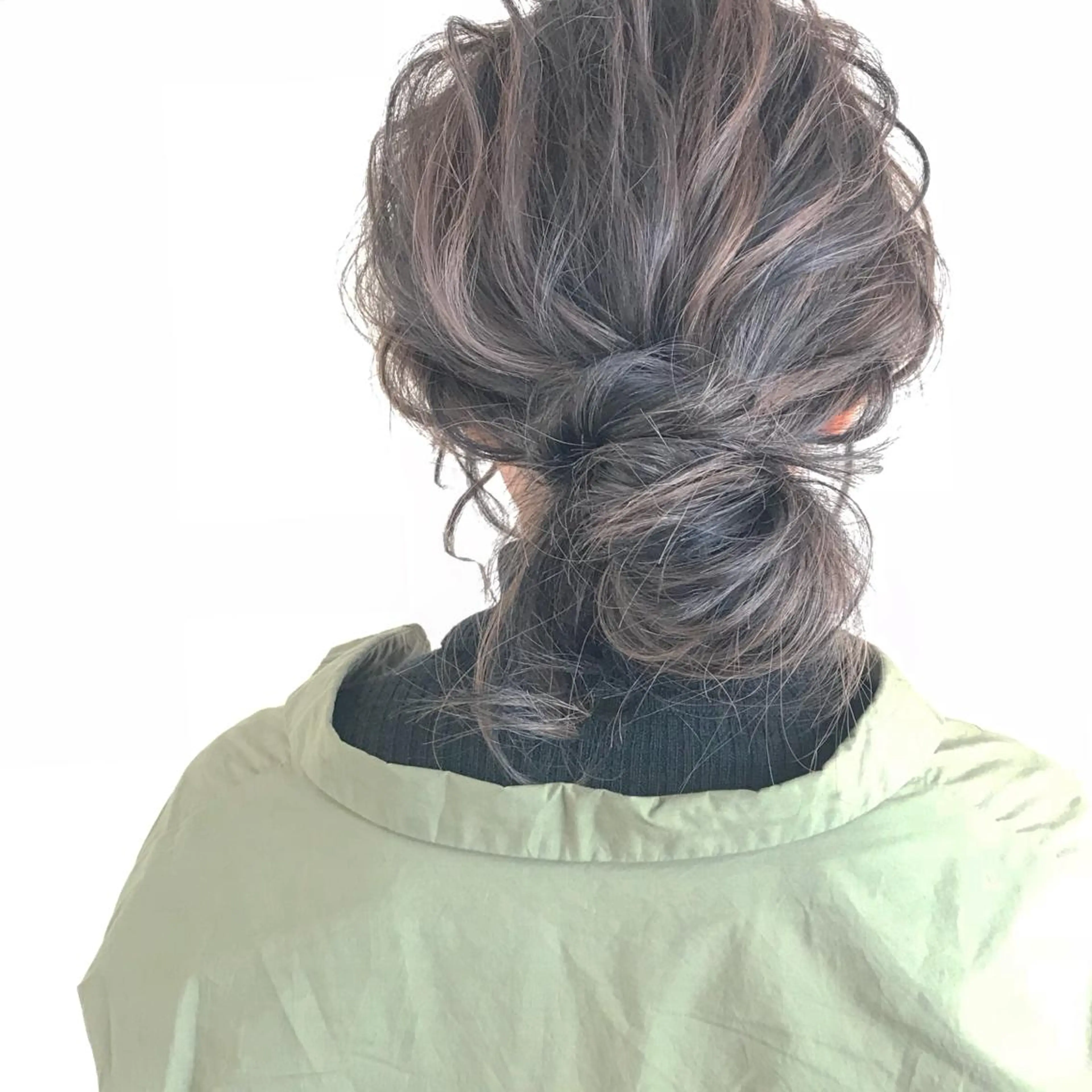 ミディアム カラー ヘアアレンジ バレイヤージュ ベージュカラー ブリーチ グラデーションカラー ハイライトカラー Mariana/ 鶴原-ハイライトのヘアスタイル