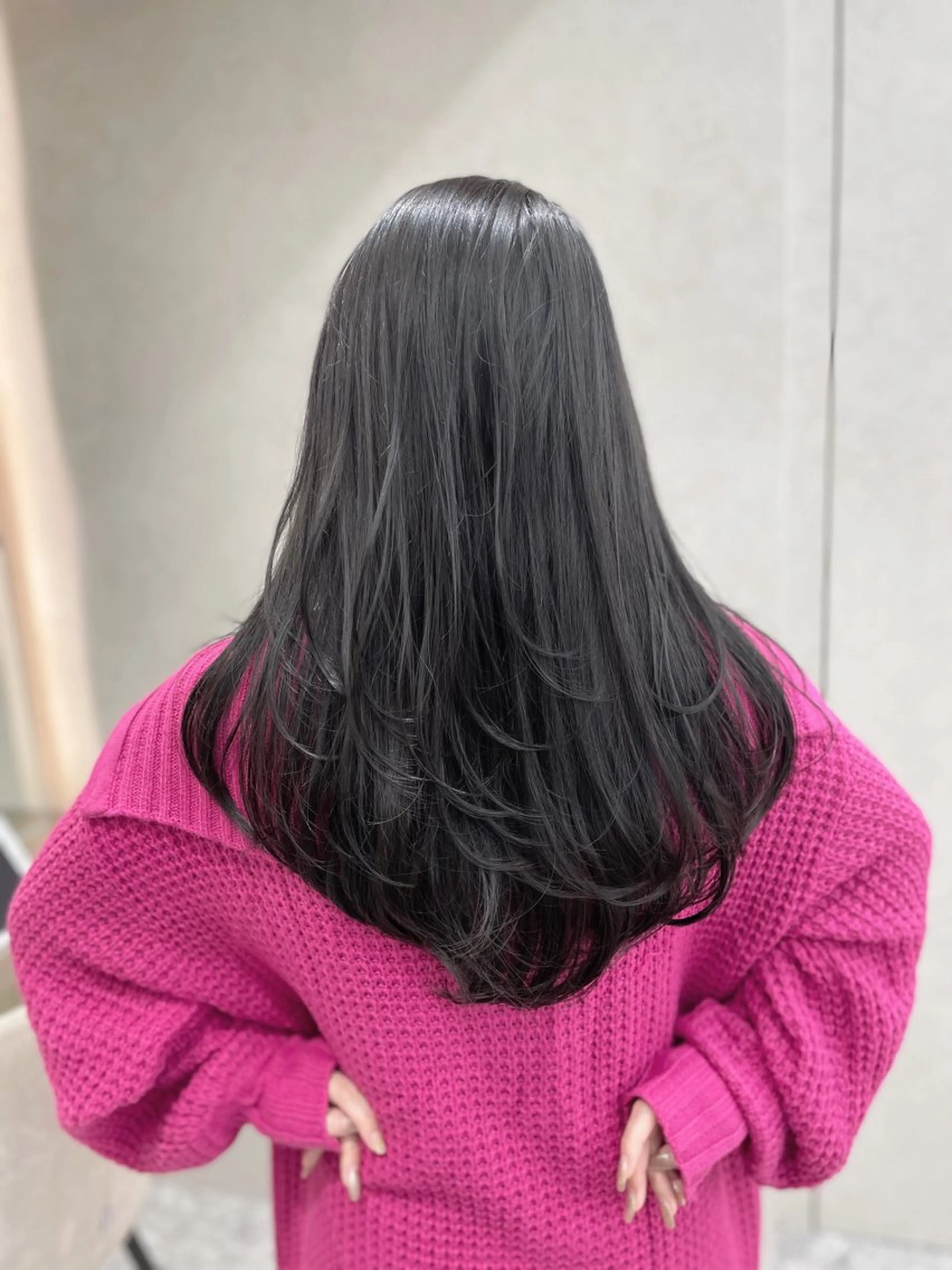 セミロング カラー ロンド　ウル所属・レイヤー/縮毛矯正⭐ 特化美容師のヘアスタイル