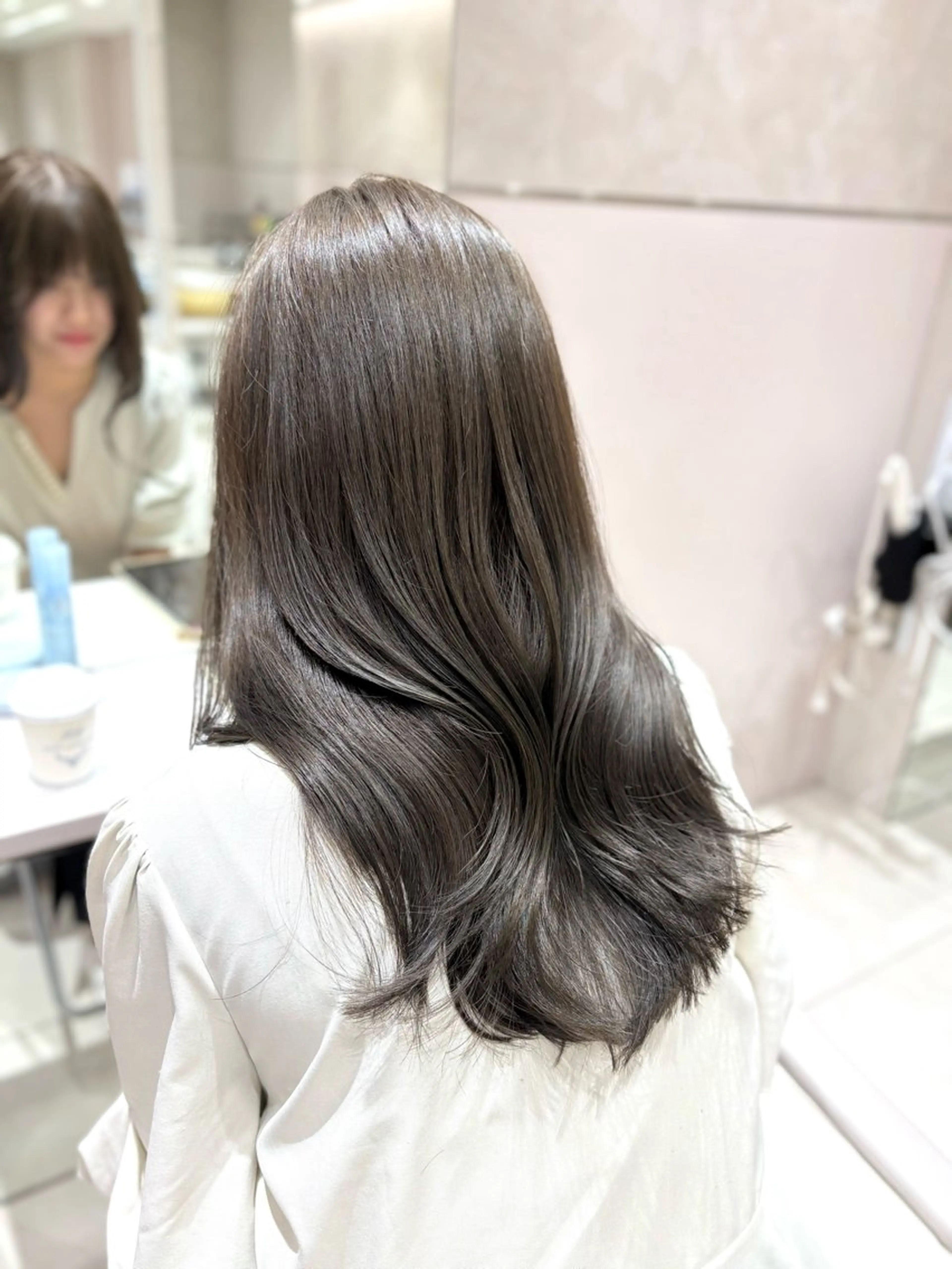 ロング カラー アッシュ アッシュグレー アッシュグレージュ グレージュ ヘアカラー トリートメント ✨韓国風レイヤー/ 透明感カラー🩶りくのヘアスタイル