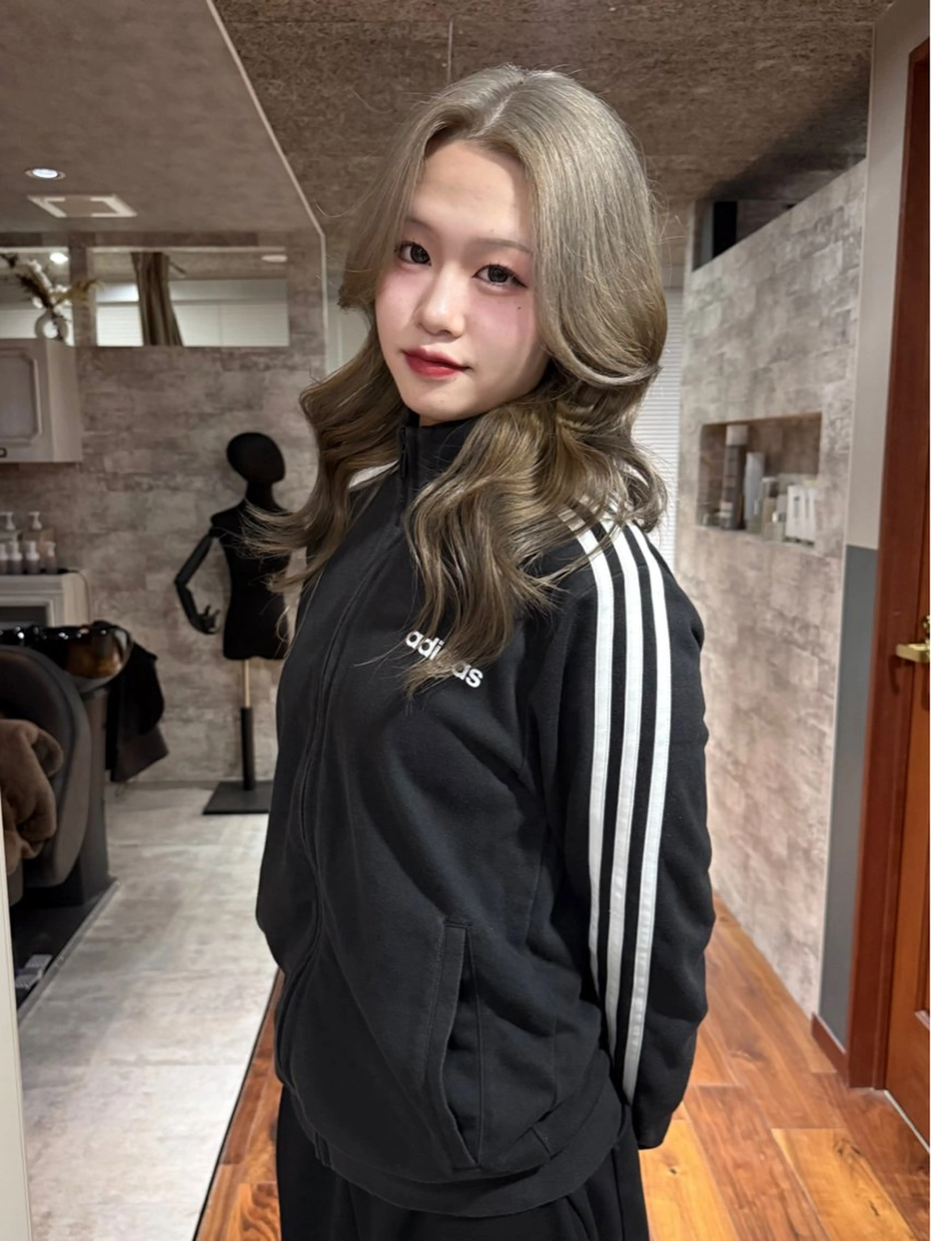 ミディアム カラー ハイトーンカラー カット ヘアカラー トリートメント mai / linoah˚✧のヘアスタイル