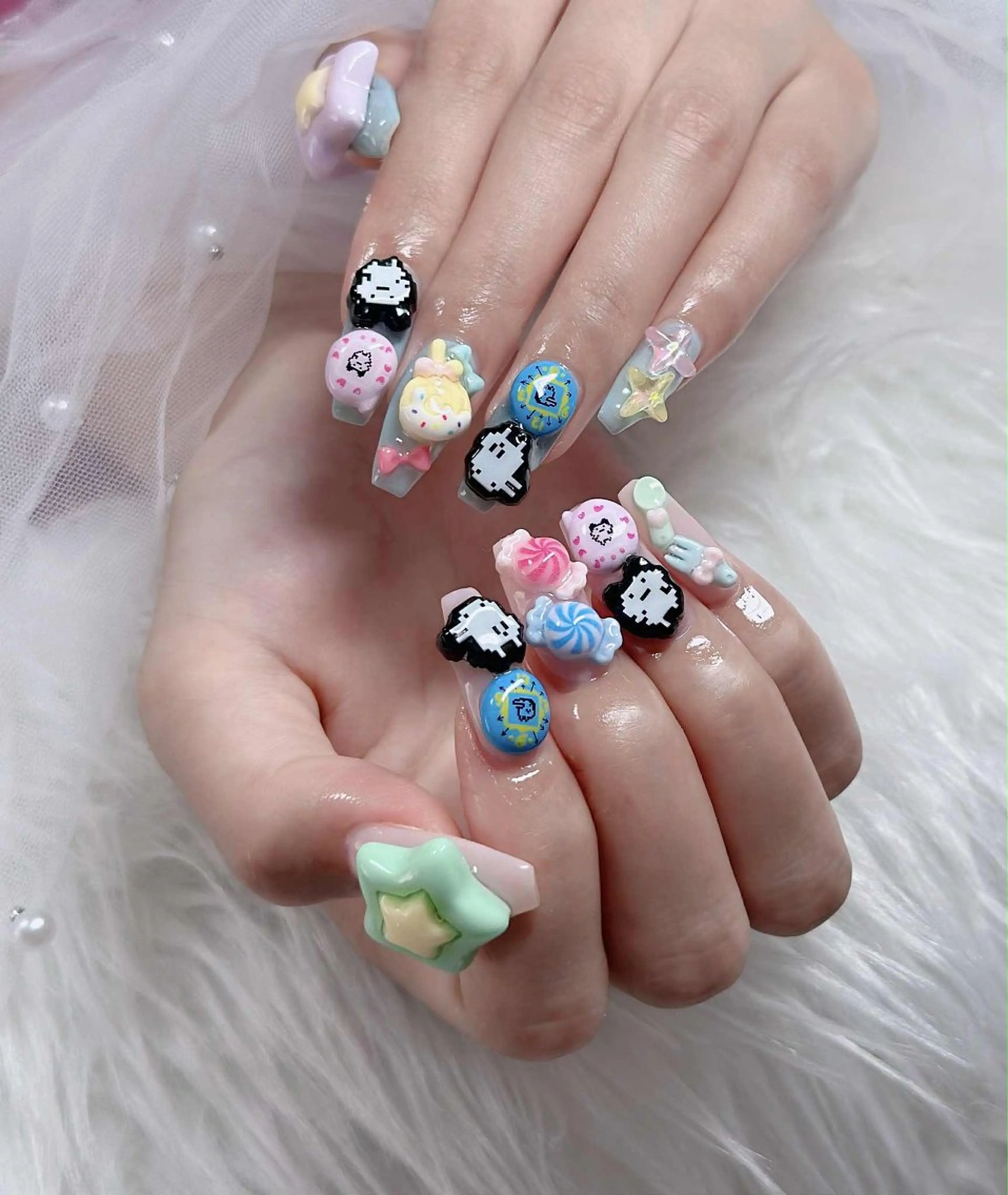 ネイル オーロラネイル フレンチネイル グラデーション 氷ネイル・うるうるネイル キラキラネイル ハンドネイル H.baby Nai Salon所属・neco H.babynailのネイルデザイン