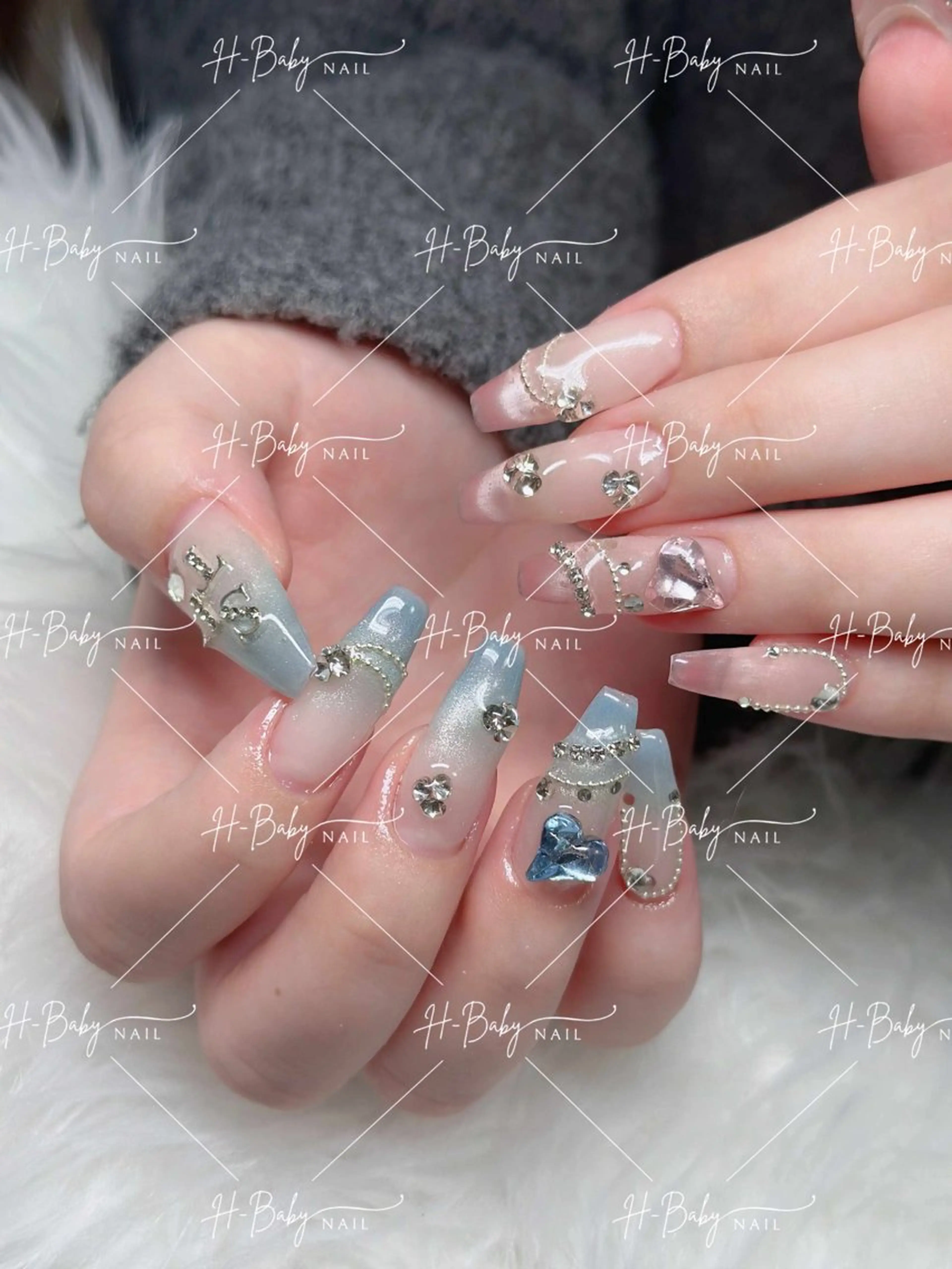 ネイル オーロラネイル フレンチネイル ジェルネイル ハロウィン キラキラネイル ハンドネイル H.baby Nail Salonのネイルデザイン