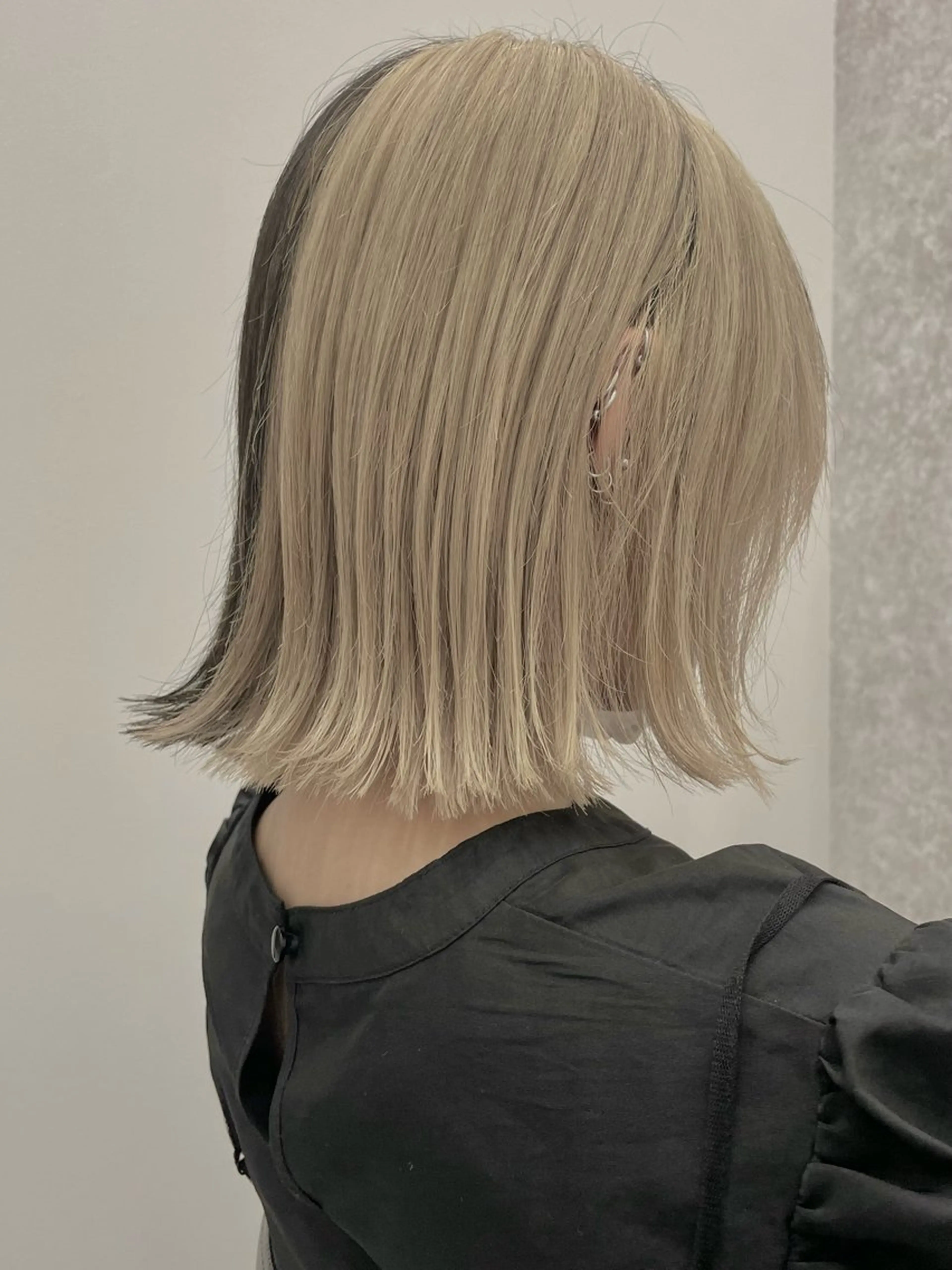 ショート カラー 切りっぱなしボブ ブリーチ デザインカラー ボブ 外ハネヘア カット ヘアカラー トリートメント 佐々木 達也のヘアスタイル