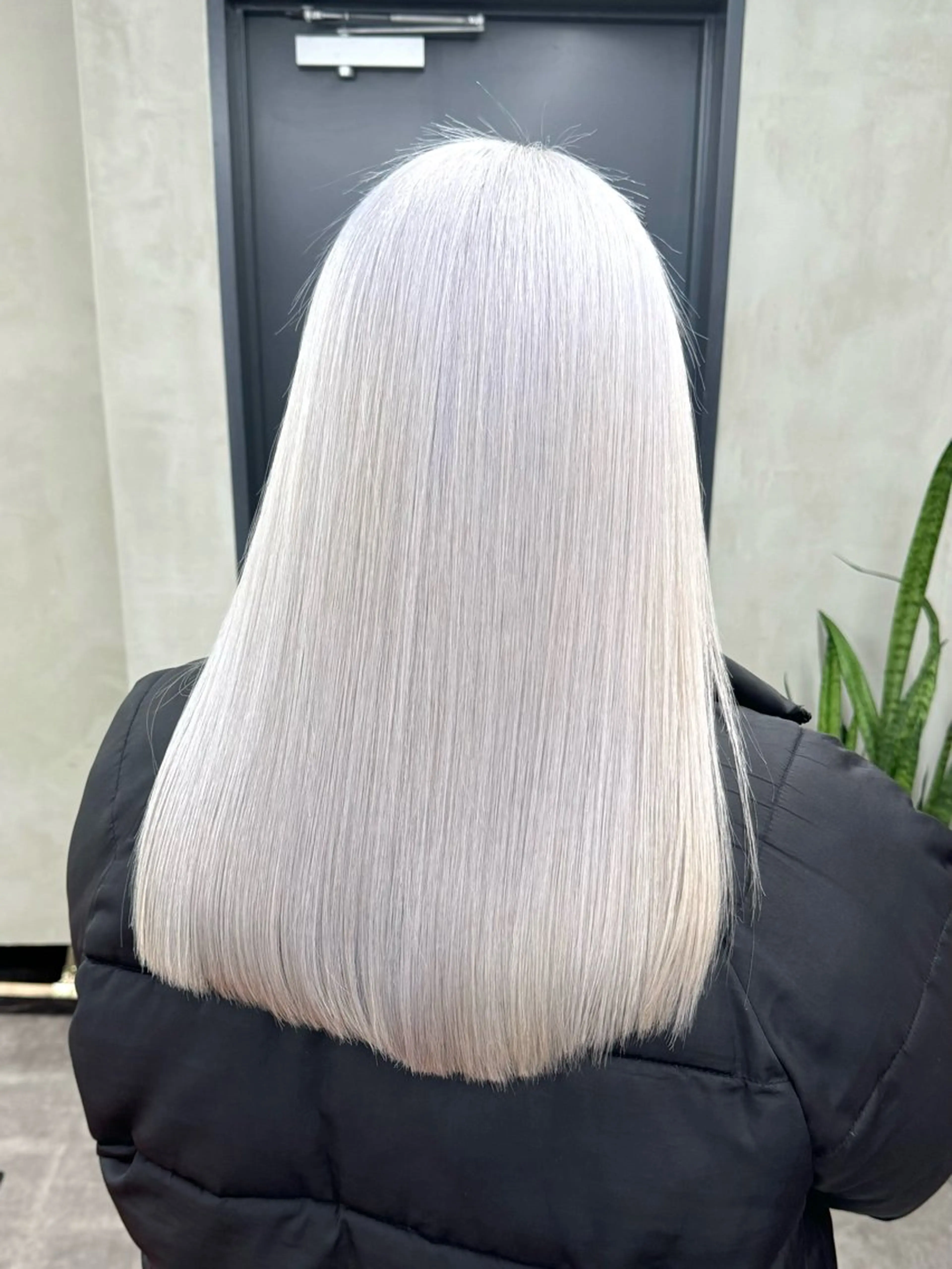 ロング カラー アッシュ ベージュカラー ブリーチ ケアブリーチ ダブルカラー カット ヘアカラー トリートメント nico TOKYO 渋谷所属・ブリーチ ハイトーン 特化🌈フジタハルキのヘアスタイル