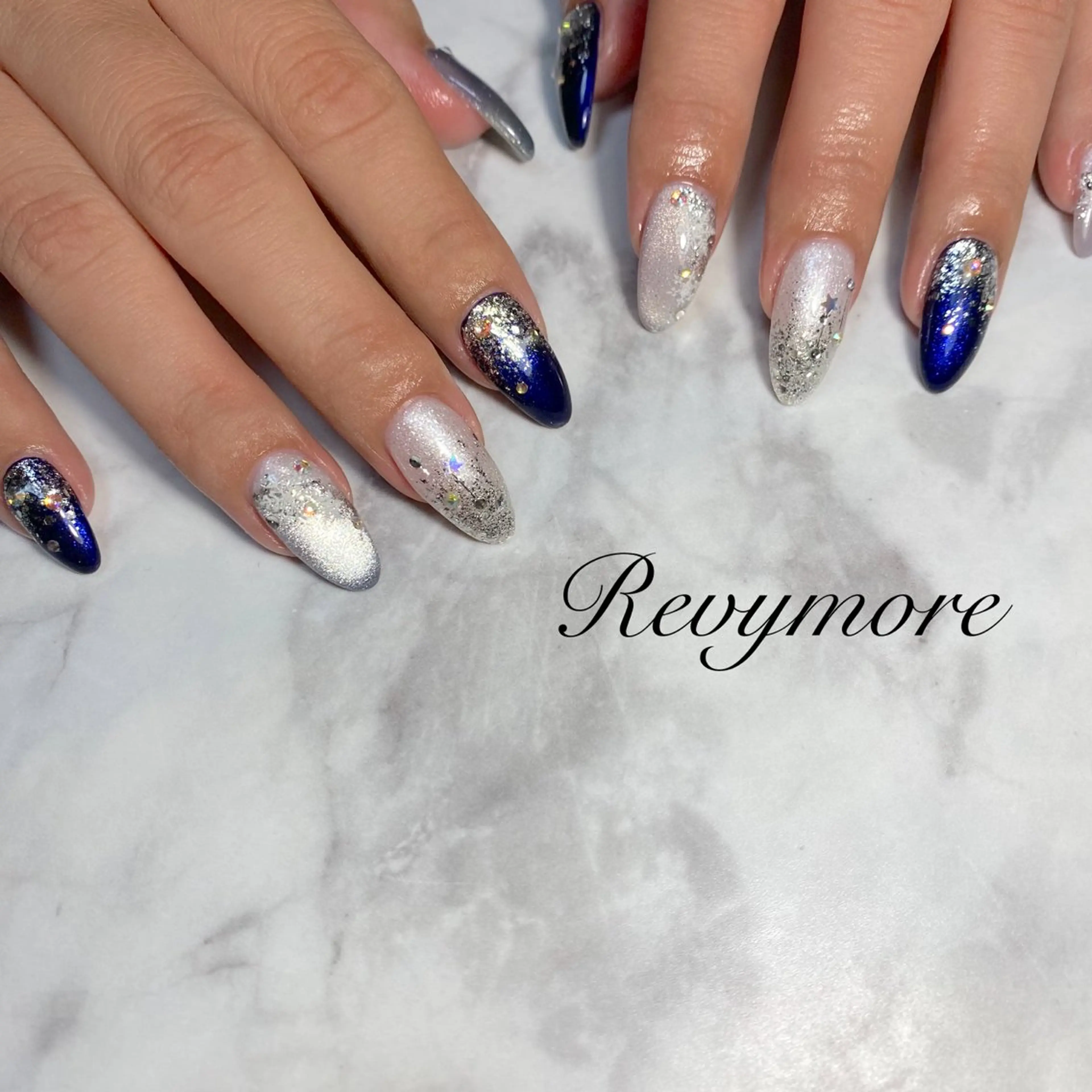 ネイル ジェルネイル キラキラネイル 韓国ネイル ラメ(グリッター) ニュアンスネイル nail salon Revymore所属・nail salon Revymoreのネイルデザイン
