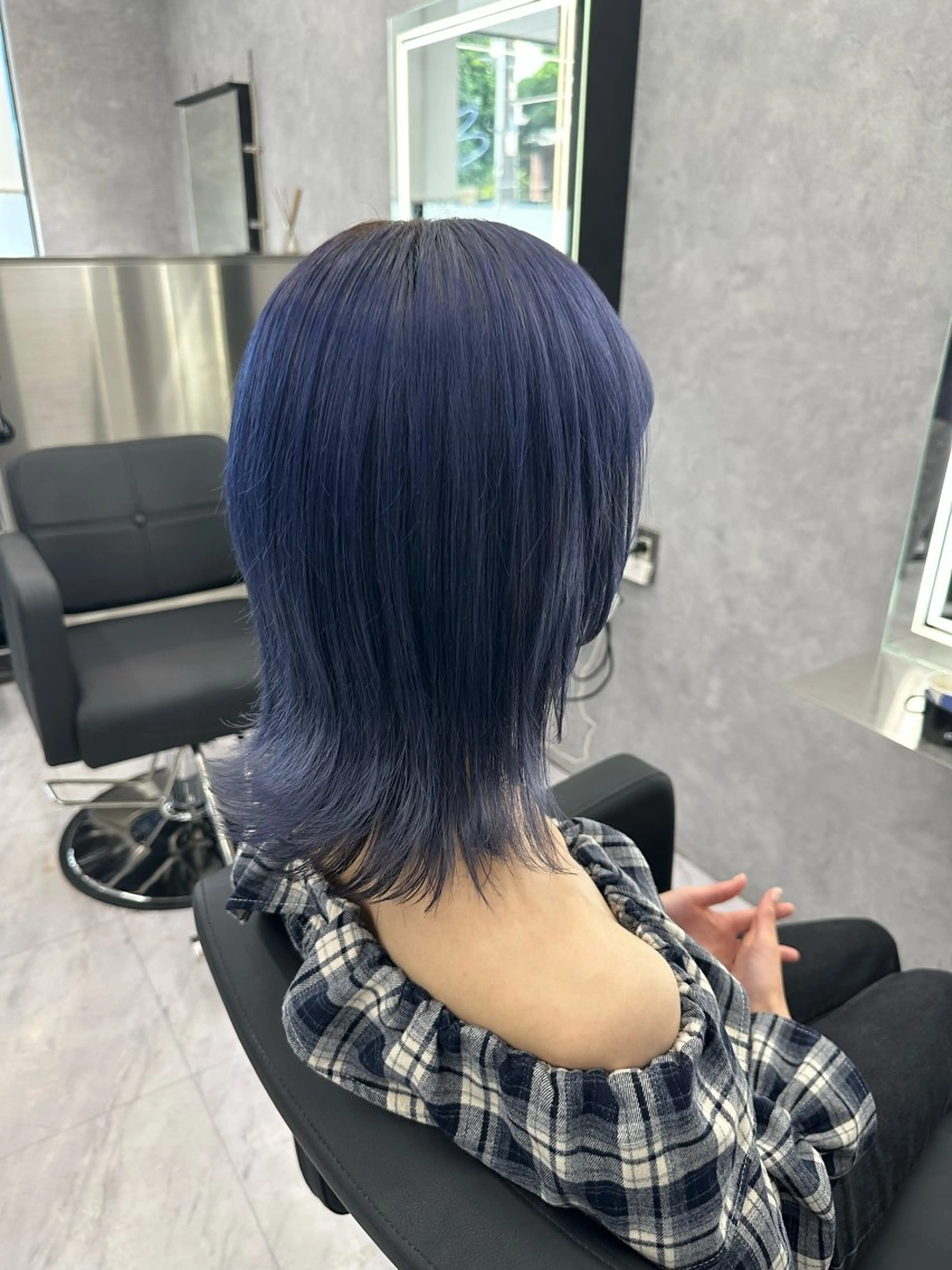 ミディアム カラー ブリーチ ブルーカラー ネイビーカラー ヘアカラー 堂園 眞帆のヘアスタイル