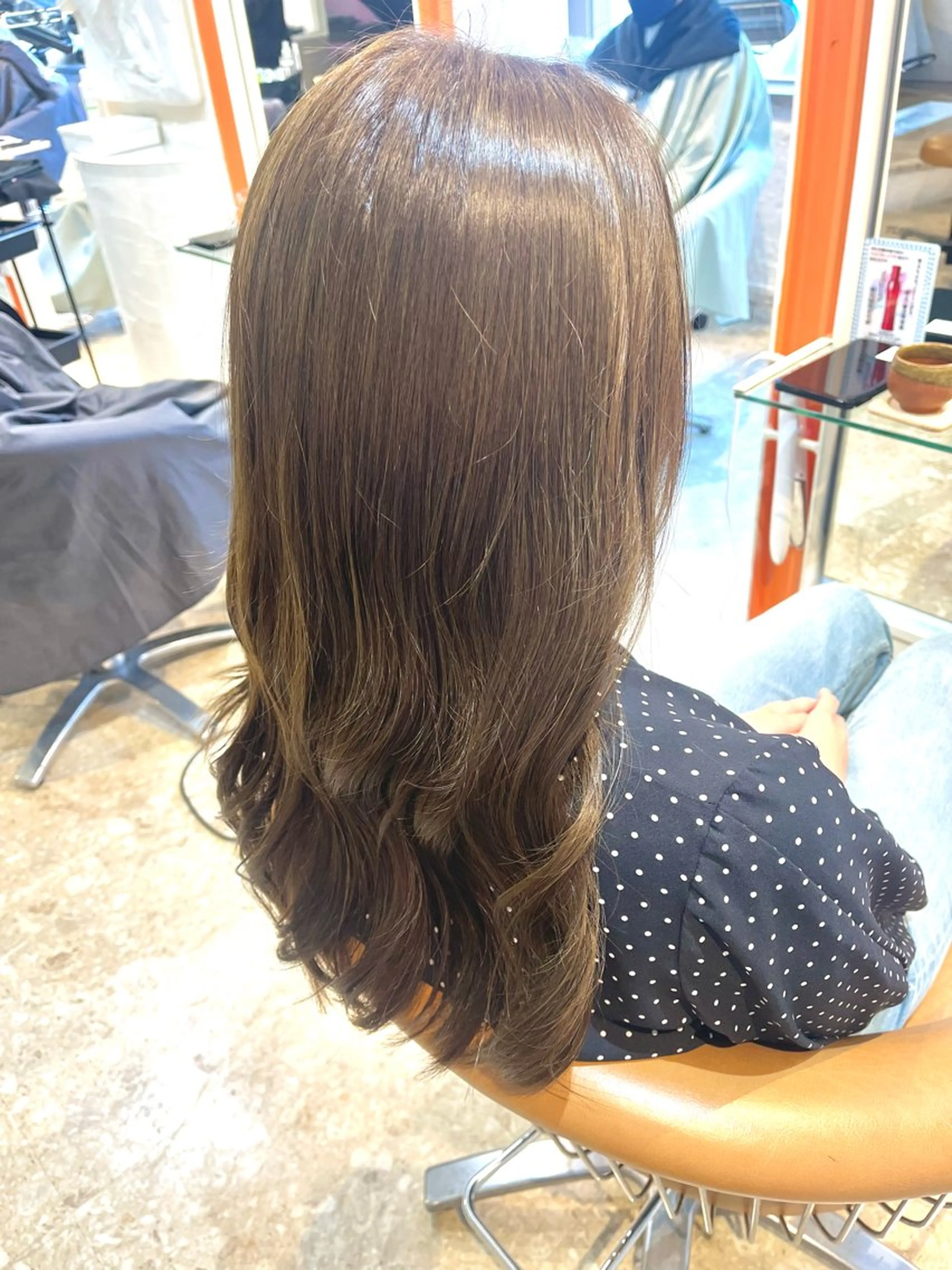 セミロング カラー オリーブカラー ヘアカラー うしだ かおるのヘアスタイル
