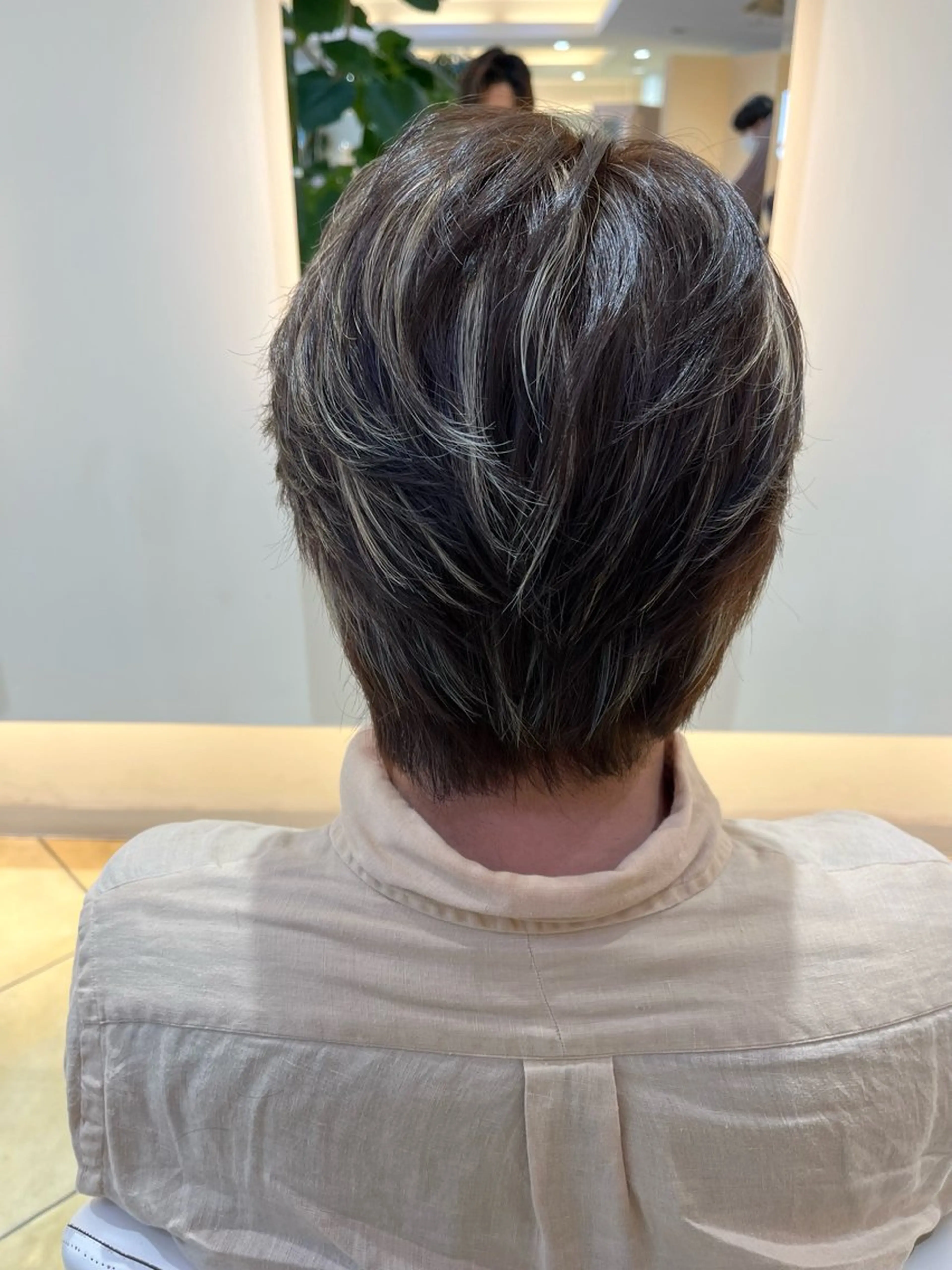 ショート カラー メンズ メンズハイライト メンズショート ハイライトカラー ハイライト ショートヘア カット ヘアカラー メンズパーマ特化 外山　健太のヘアスタイル