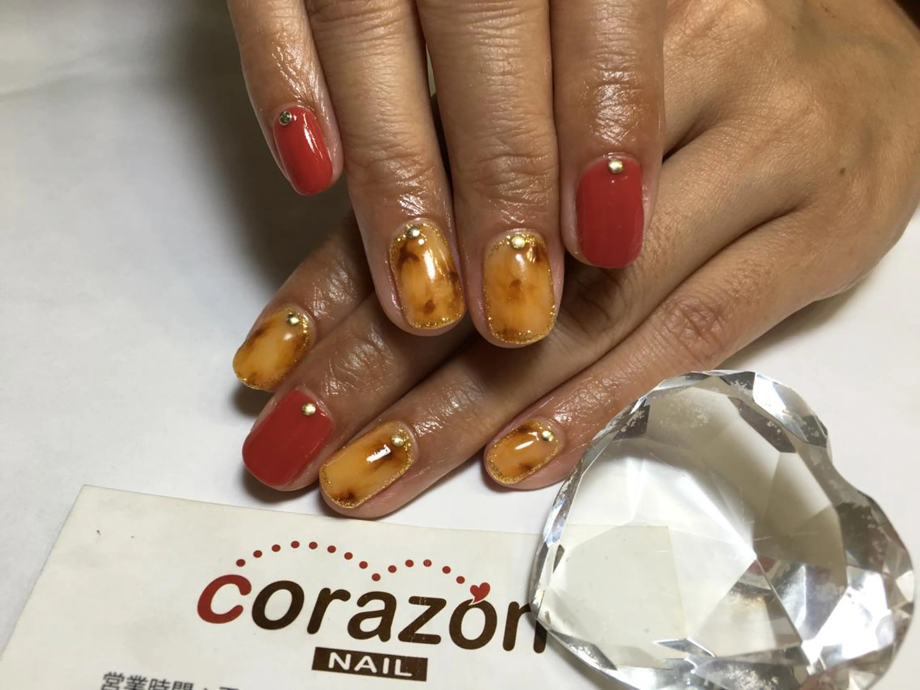 ネイル べっ甲ネイル ラメ(グリッター) 赤色 シンプルネイル corazon所属・ネイリスト aicoのネイルデザイン