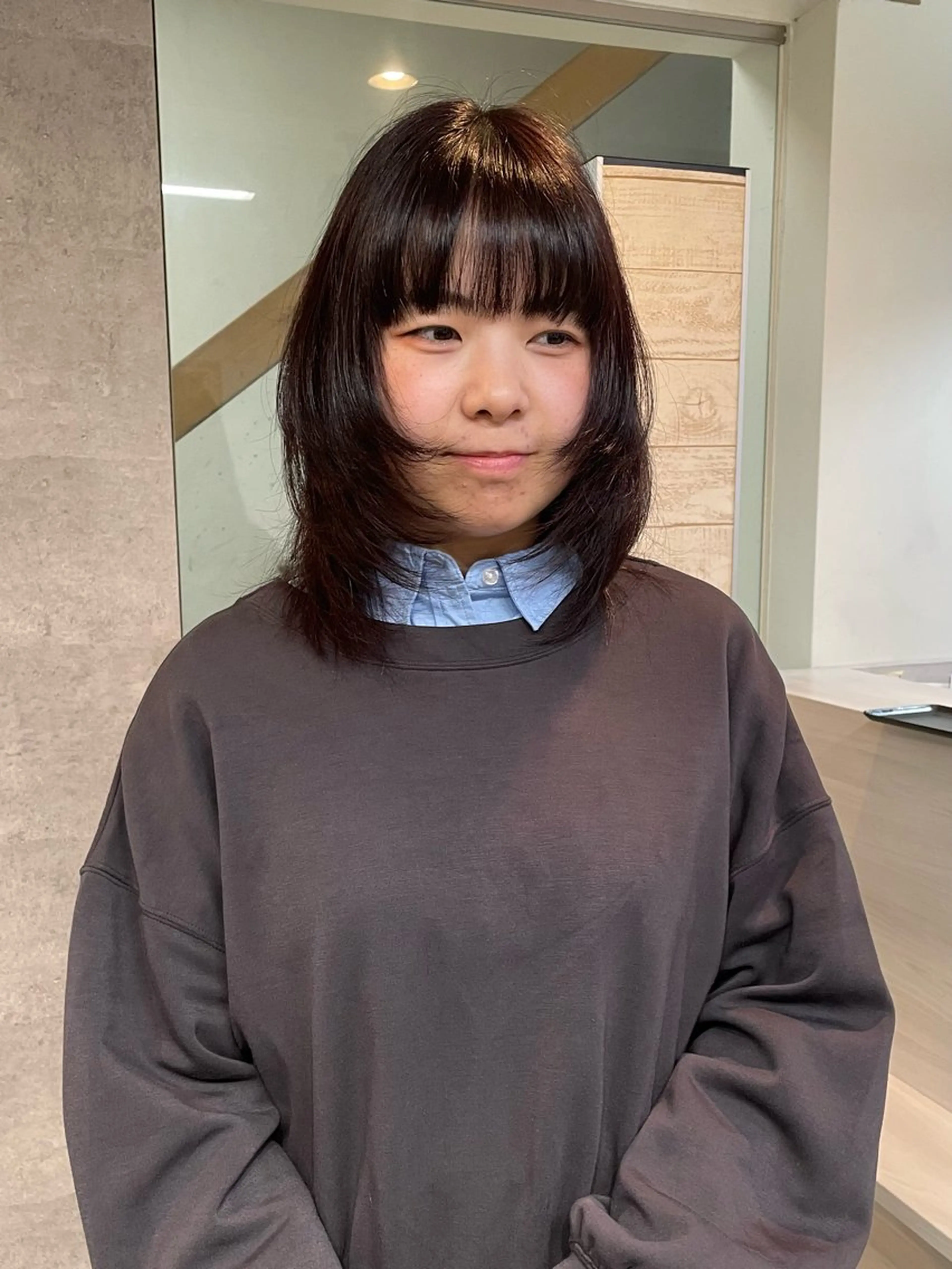 ミディアム レイヤーカット 西岡 幸穂のヘアスタイル