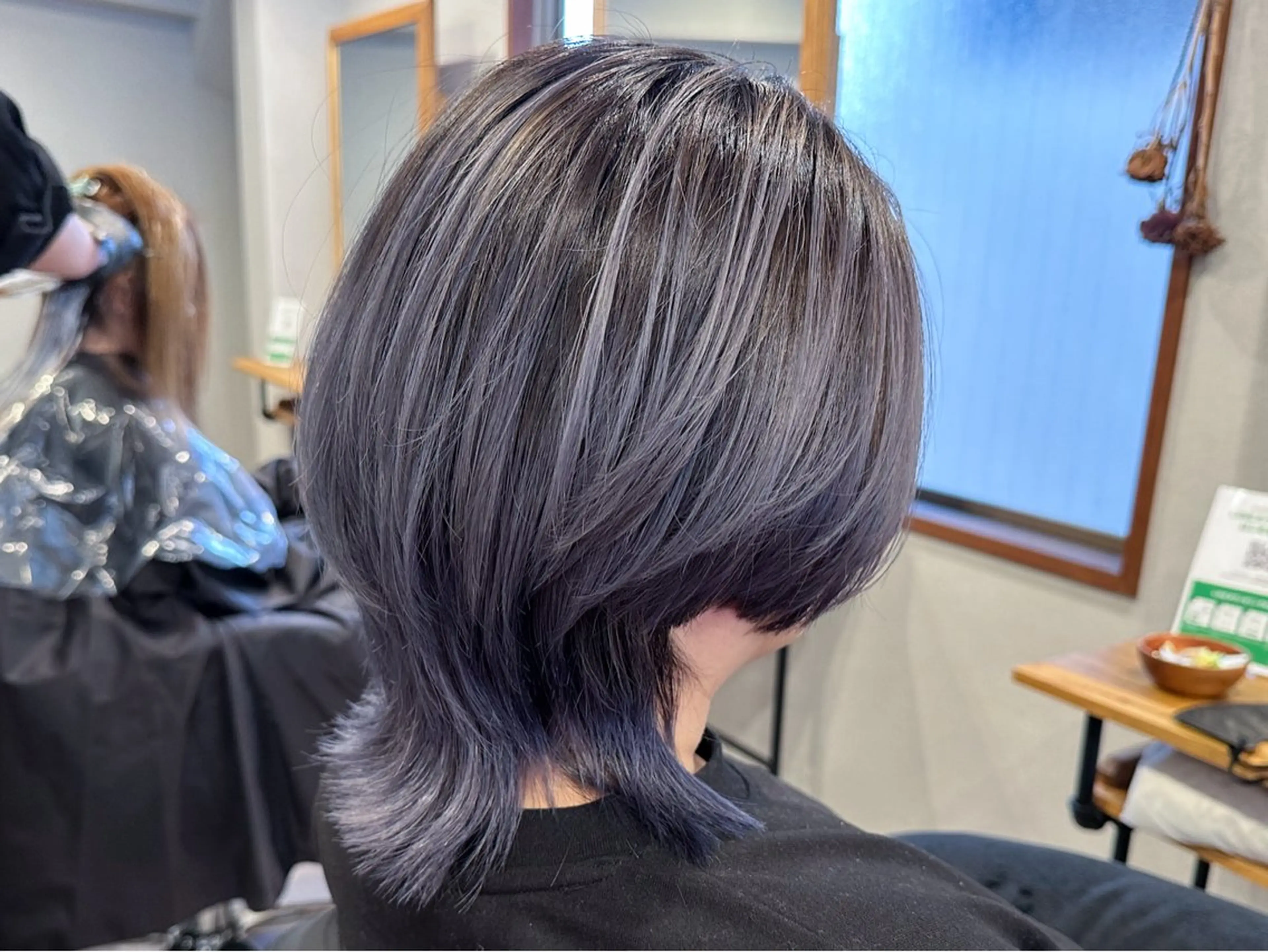 ミディアム カラー シルバー affect 上大岡所属・《ブリーチカラー / 縮毛矯正》坂本爽のヘアスタイル