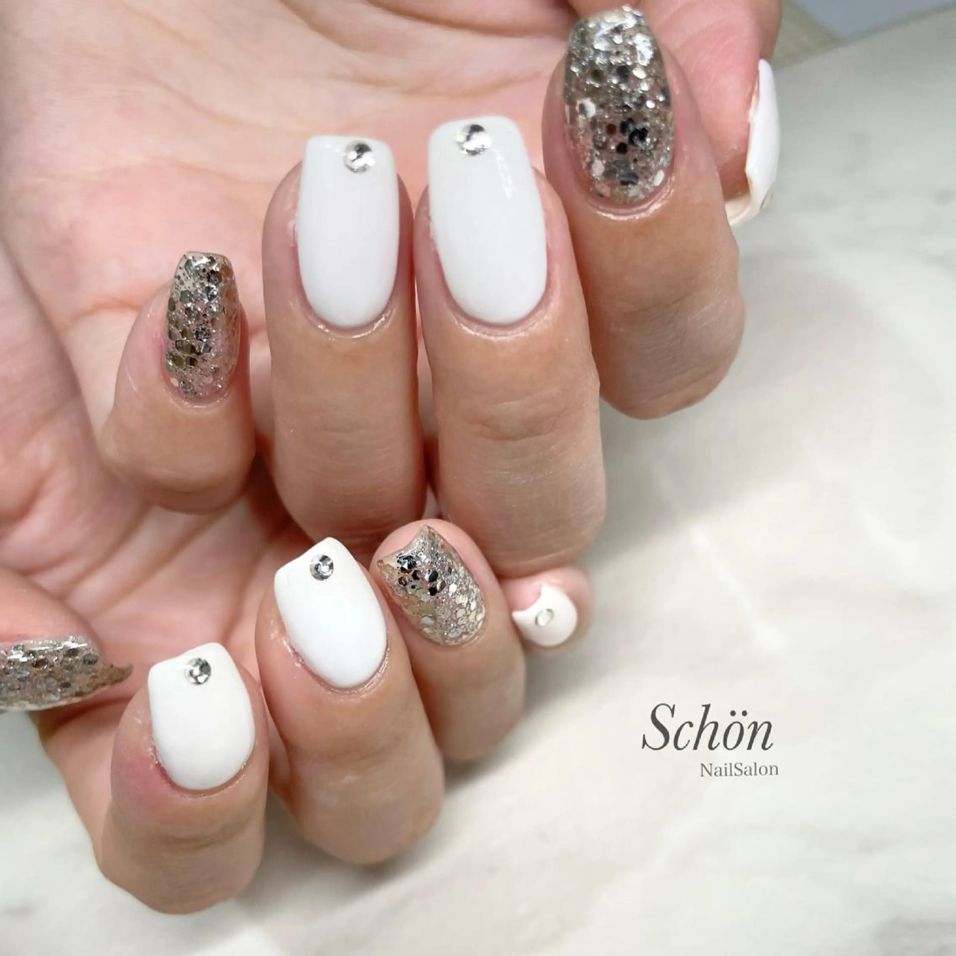 ネイル ストーンネイル ハンドネイル Schön NailSalon所属・Schön NailSalonのネイルデザイン