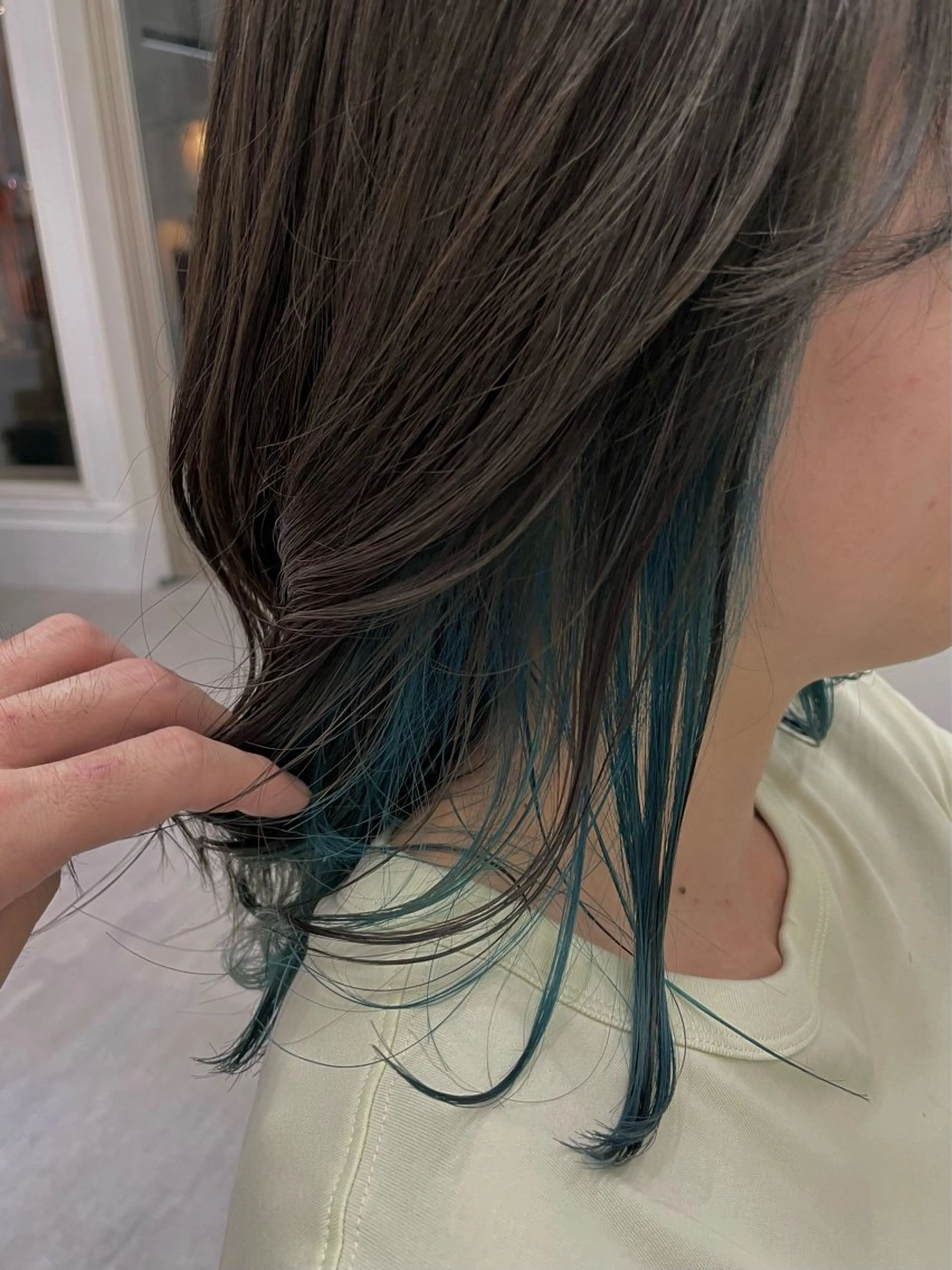 ミディアム カラー ブルーカラー 透明感カラー デザインカラー イヤリングカラー グレージュ カット ヘアカラー トリートメント 佐々木 達也のヘアスタイル