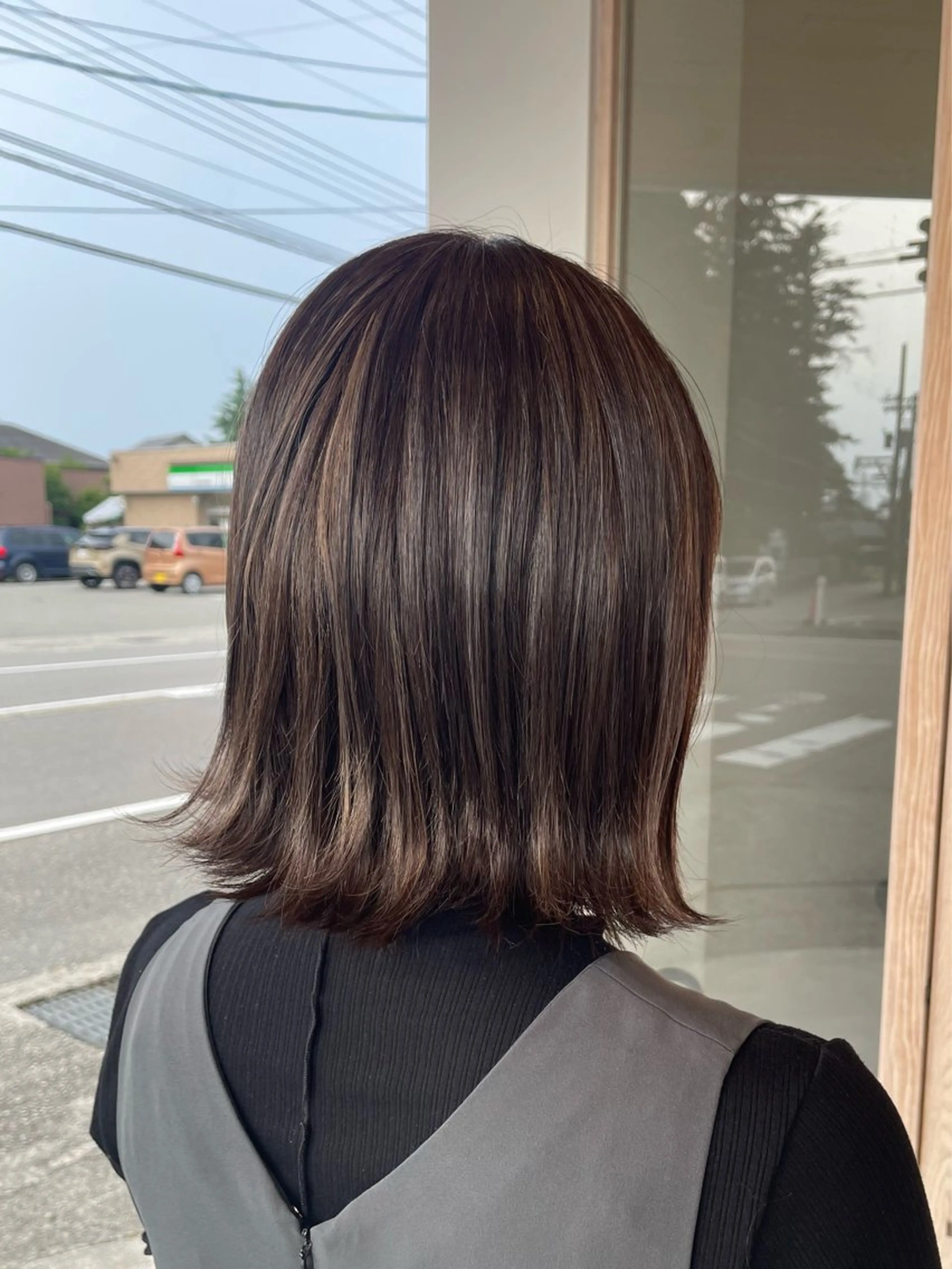 ミディアム ハイライト カット ヘアカラー HUE所属・西能 心音のヘアスタイル