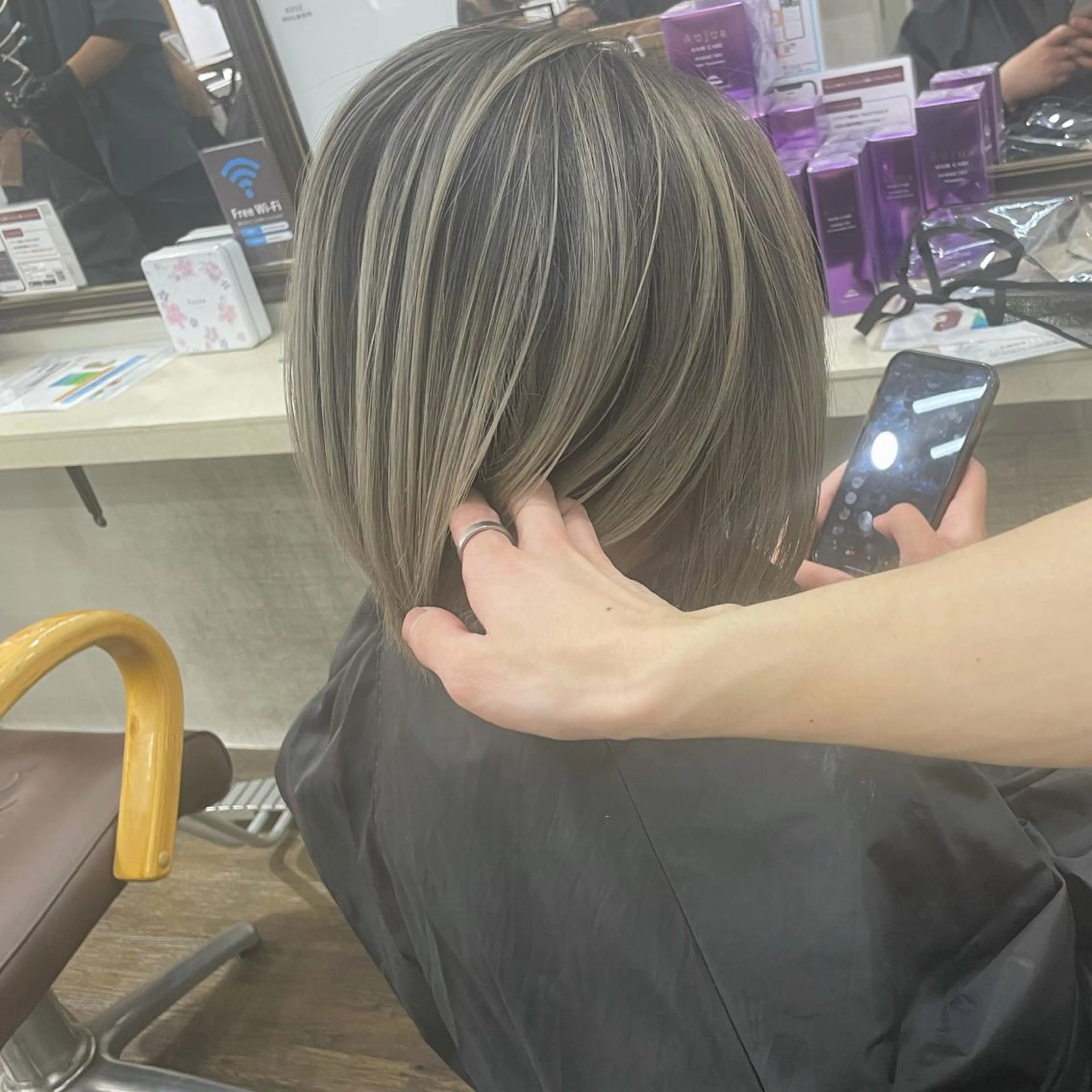 ショート カラー ヘアカラー トリートメント ヘアセット ヒカ/外国人風 デザインカラーのヘアスタイル