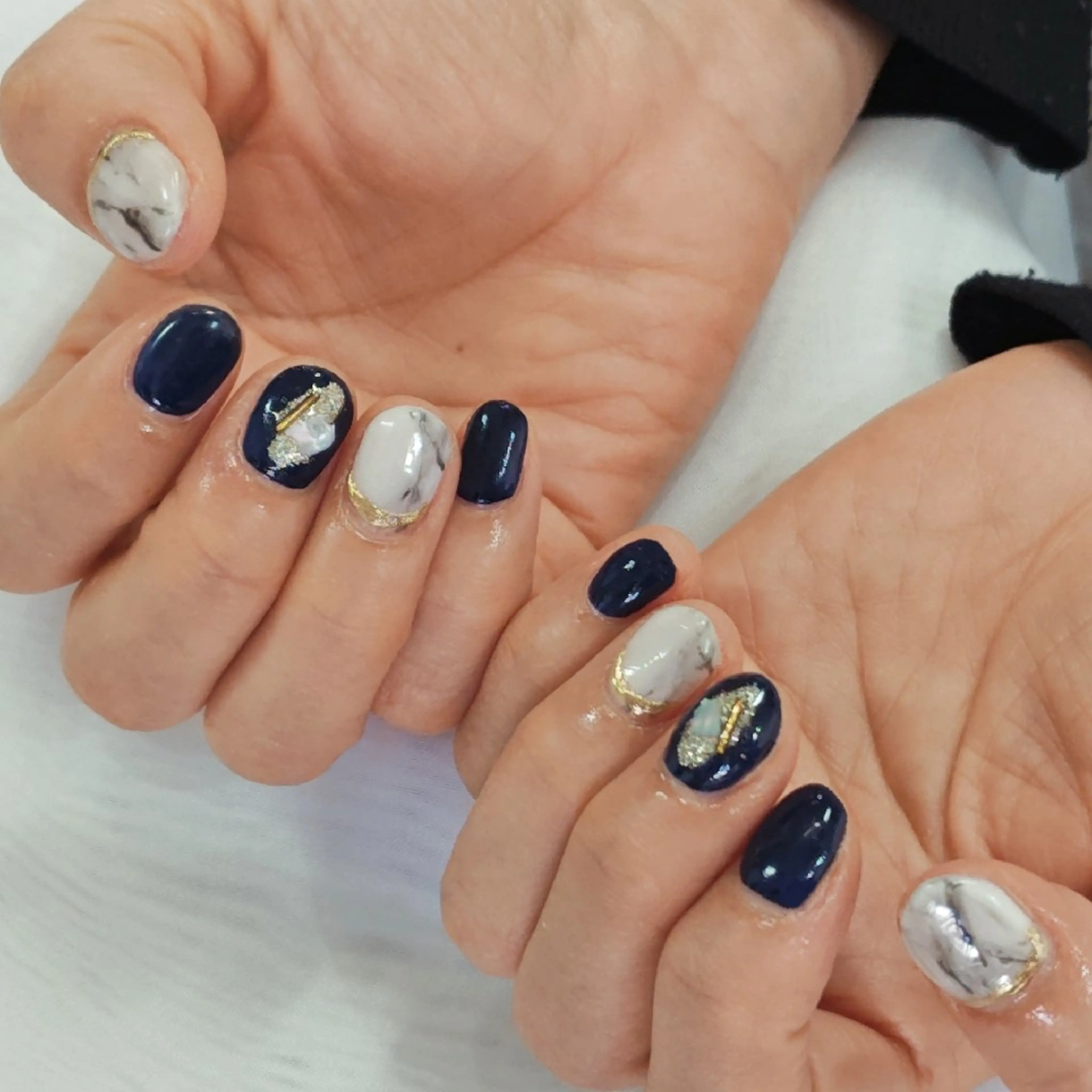 ネイル 大理石ネイル(マーブル) ミラーネイル 冬ネイル ハンドネイル felicita服部店所属・felicita fumi♡のネイルデザイン