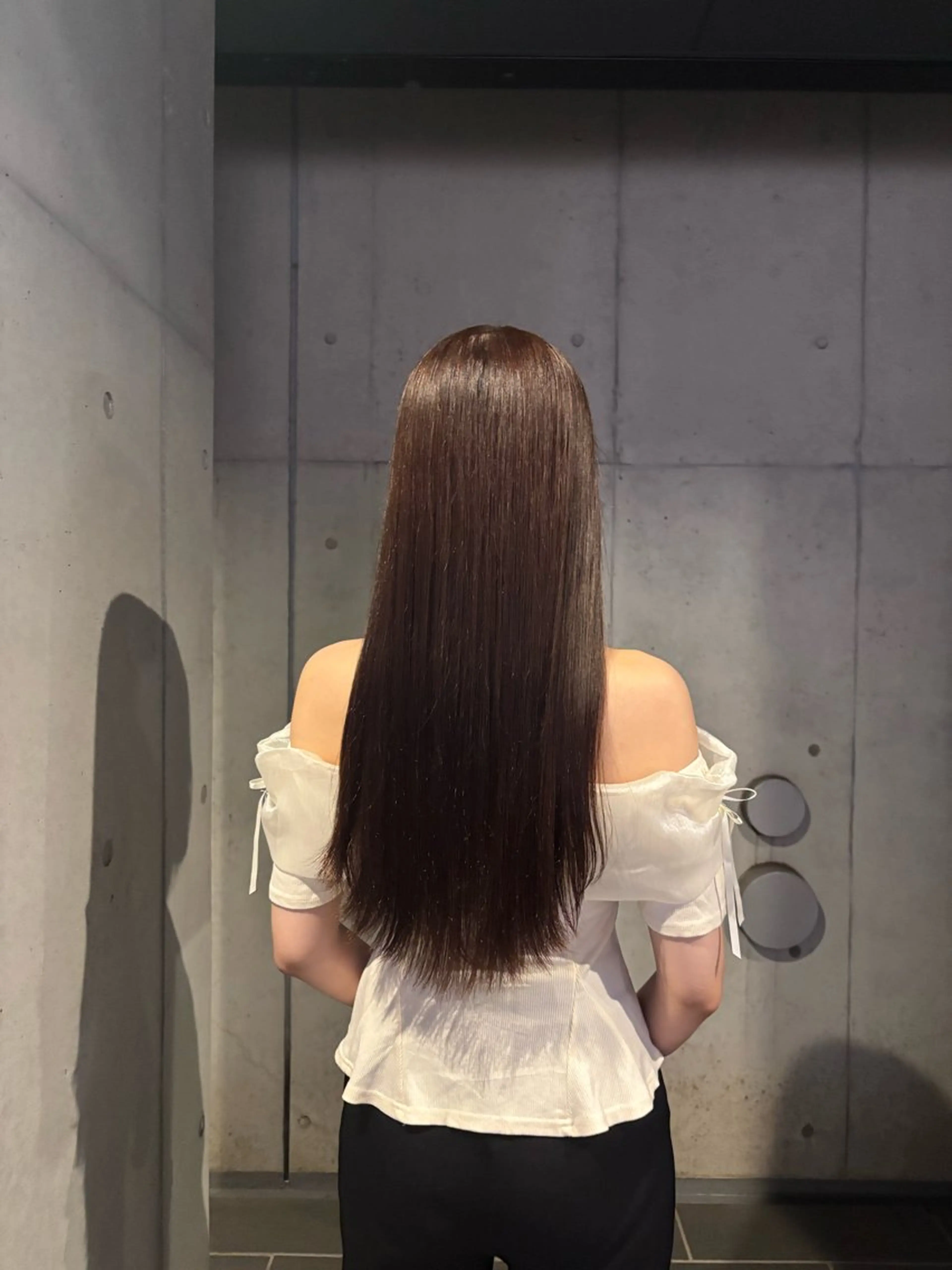 ロング カラー ブラウンカラー ナチュラルブラウン ヘアカラー トリートメント 〖❁田尻千尋| LEONID❁〗のヘアスタイル